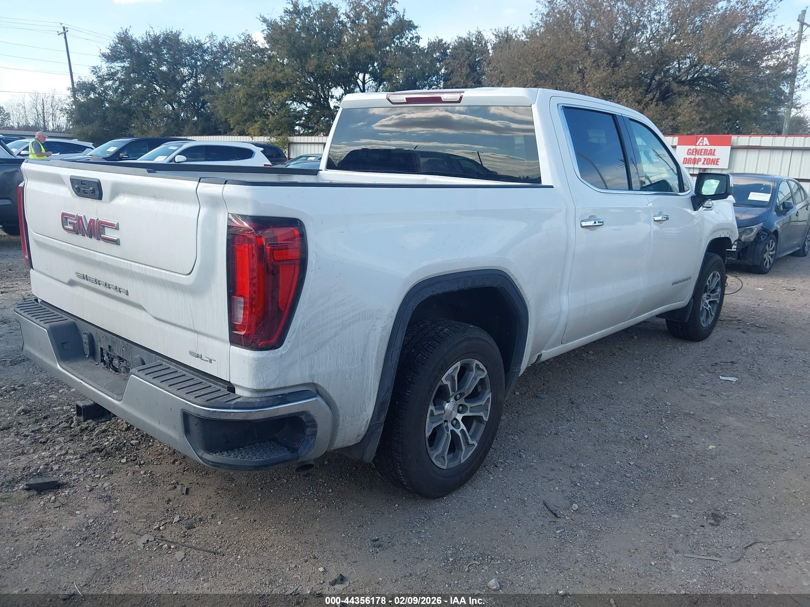 GMC SIERRA image 4