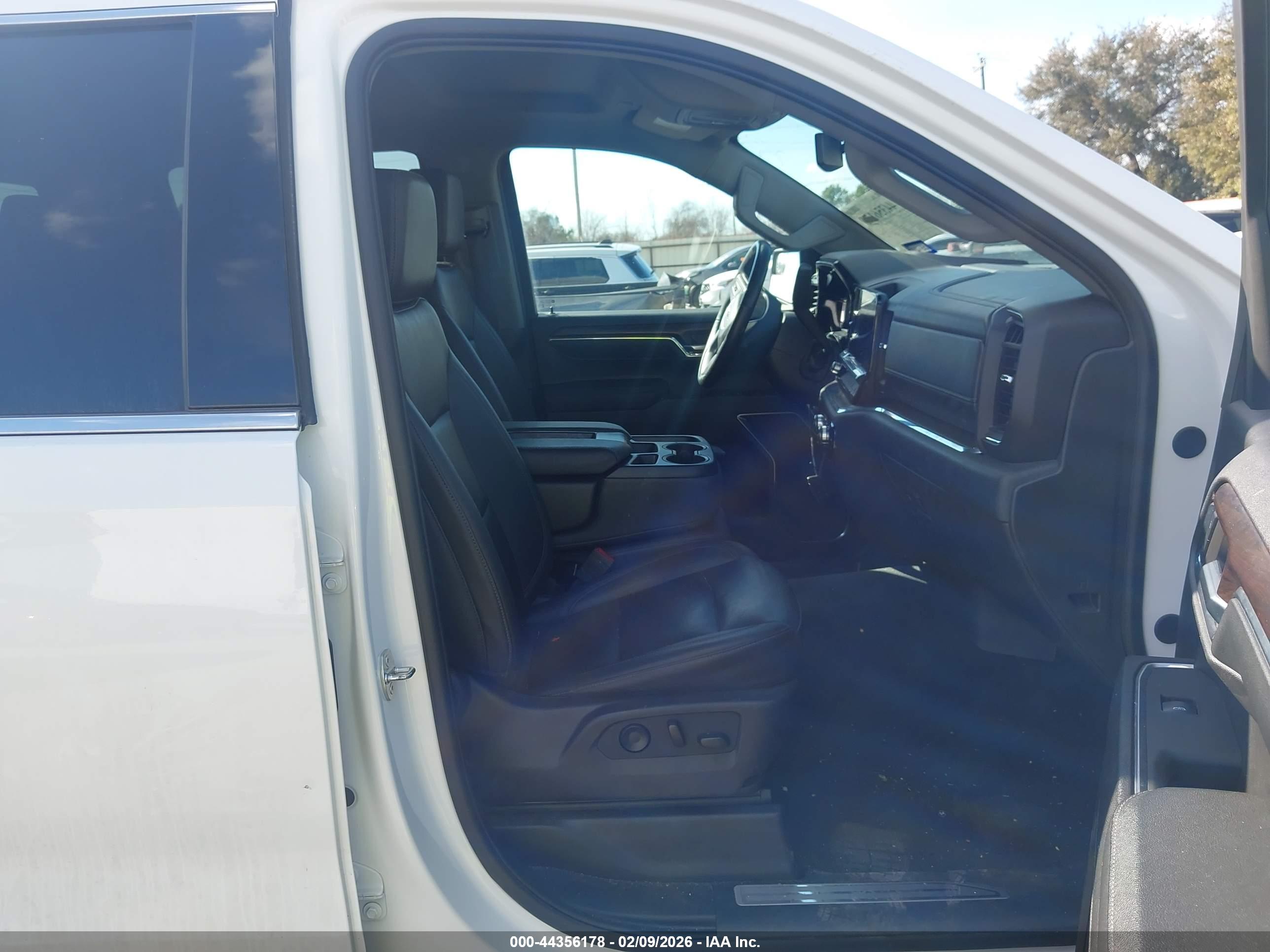 GMC SIERRA image 5