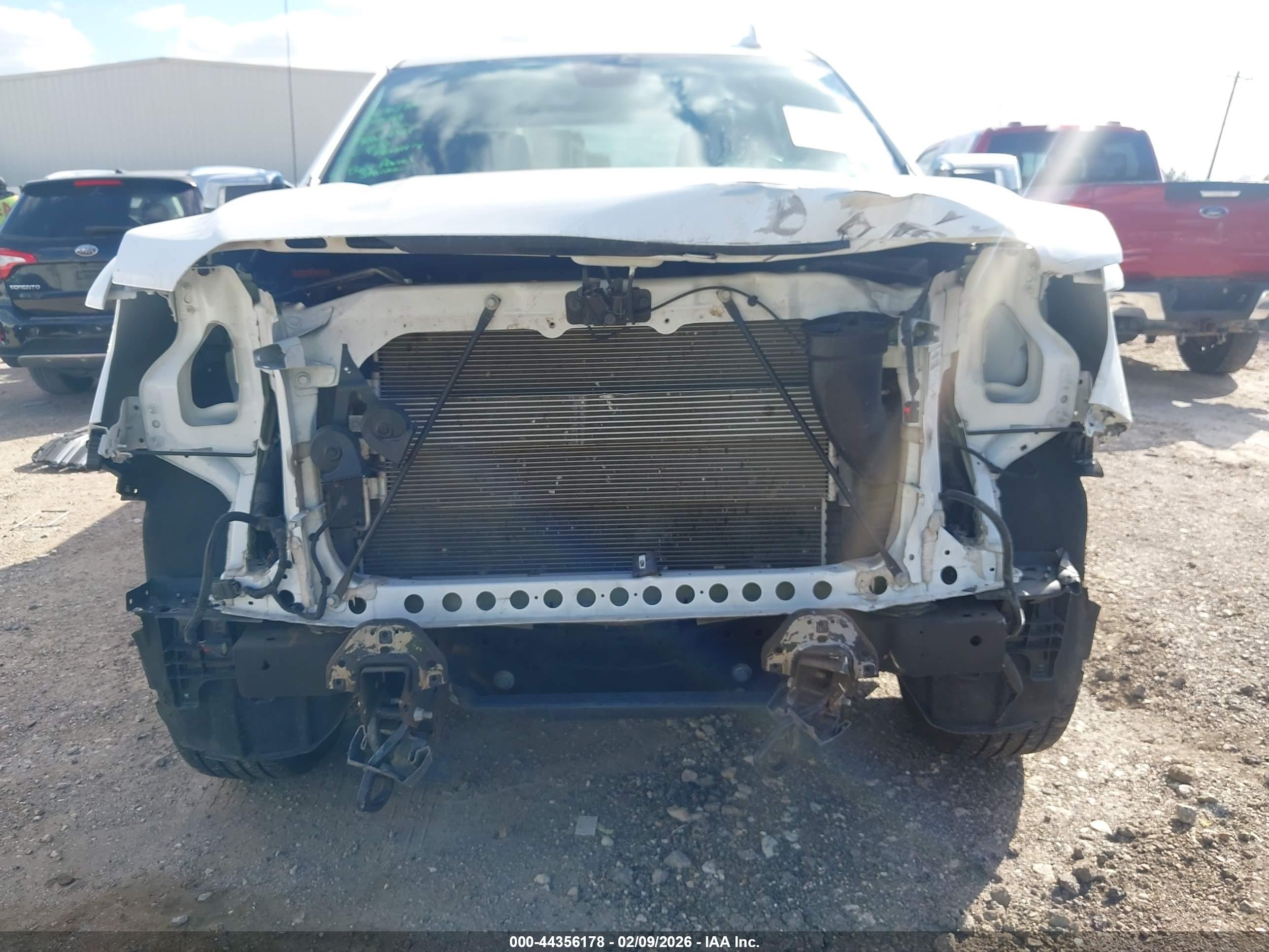 GMC SIERRA image 6