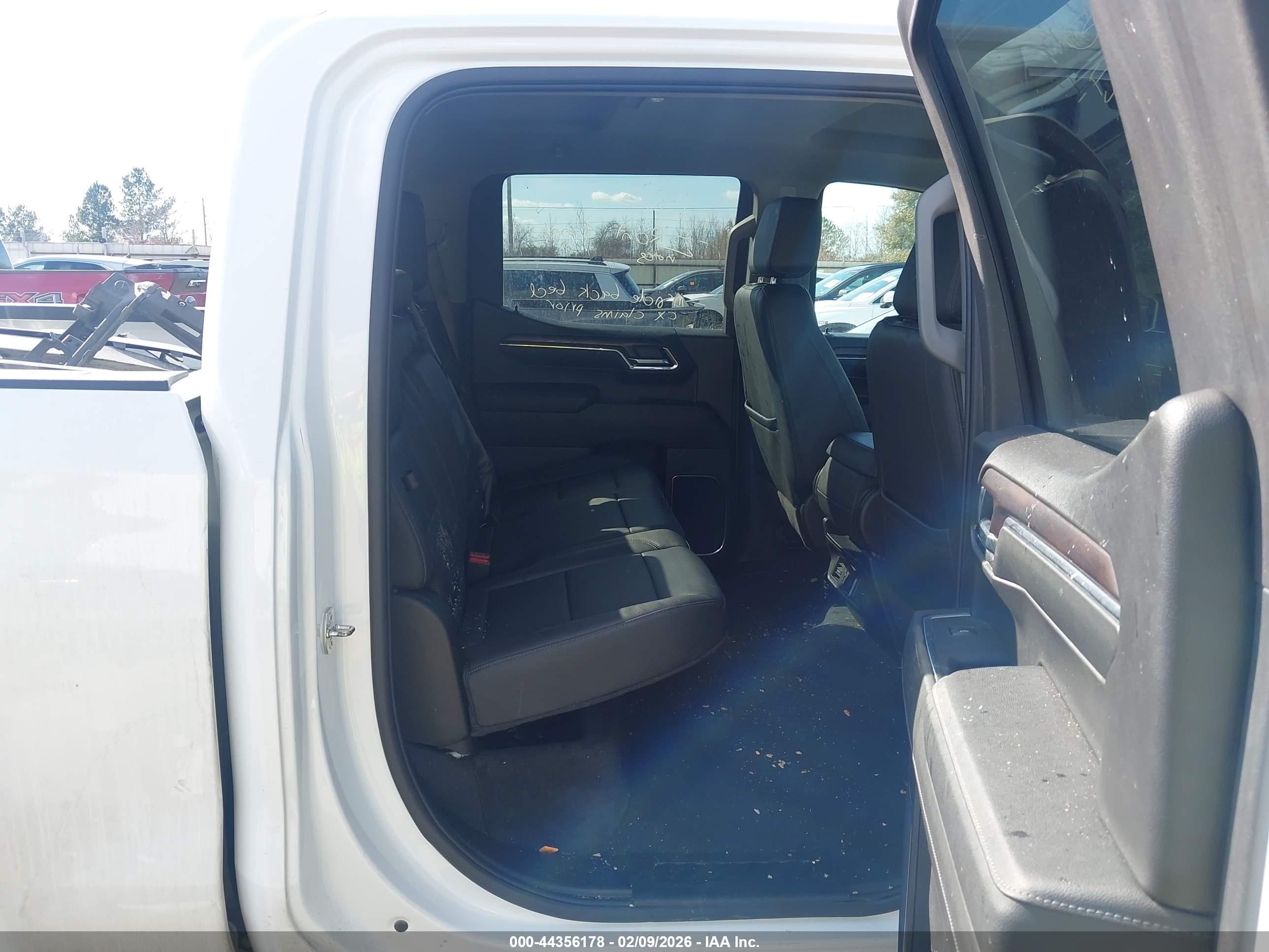 GMC SIERRA image 8