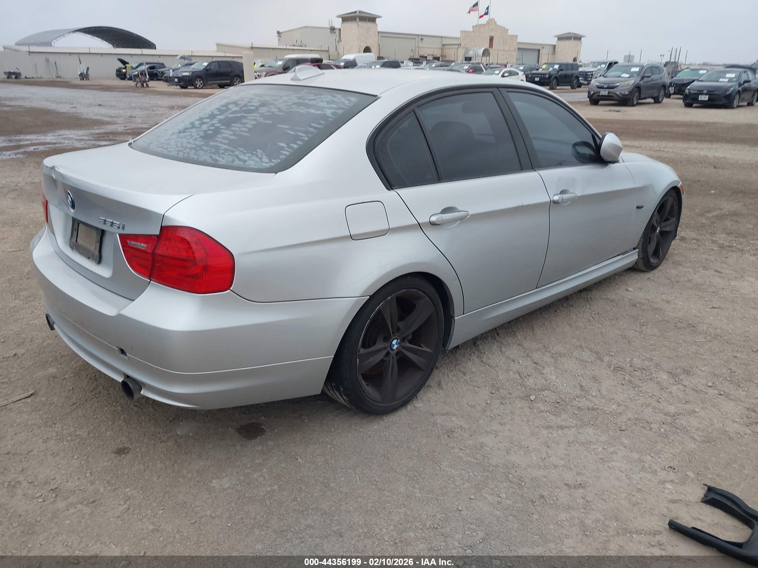 BMW 335I image 4