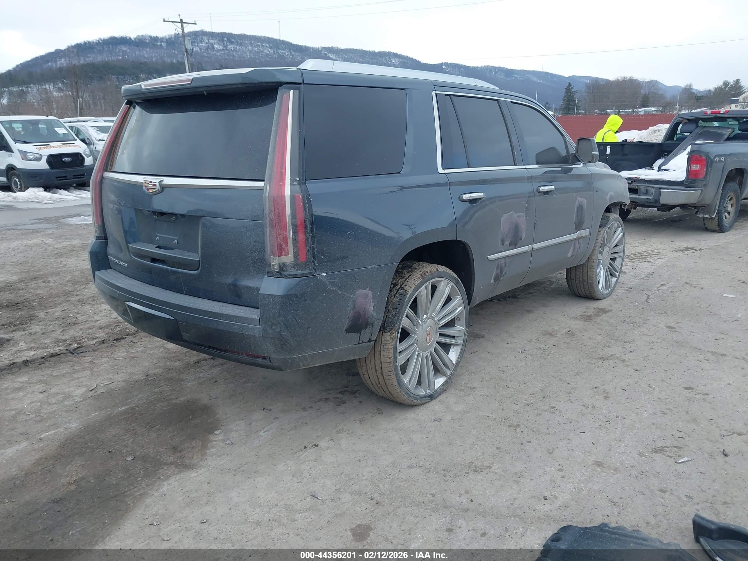 CADILLAC ESCALADE image 4