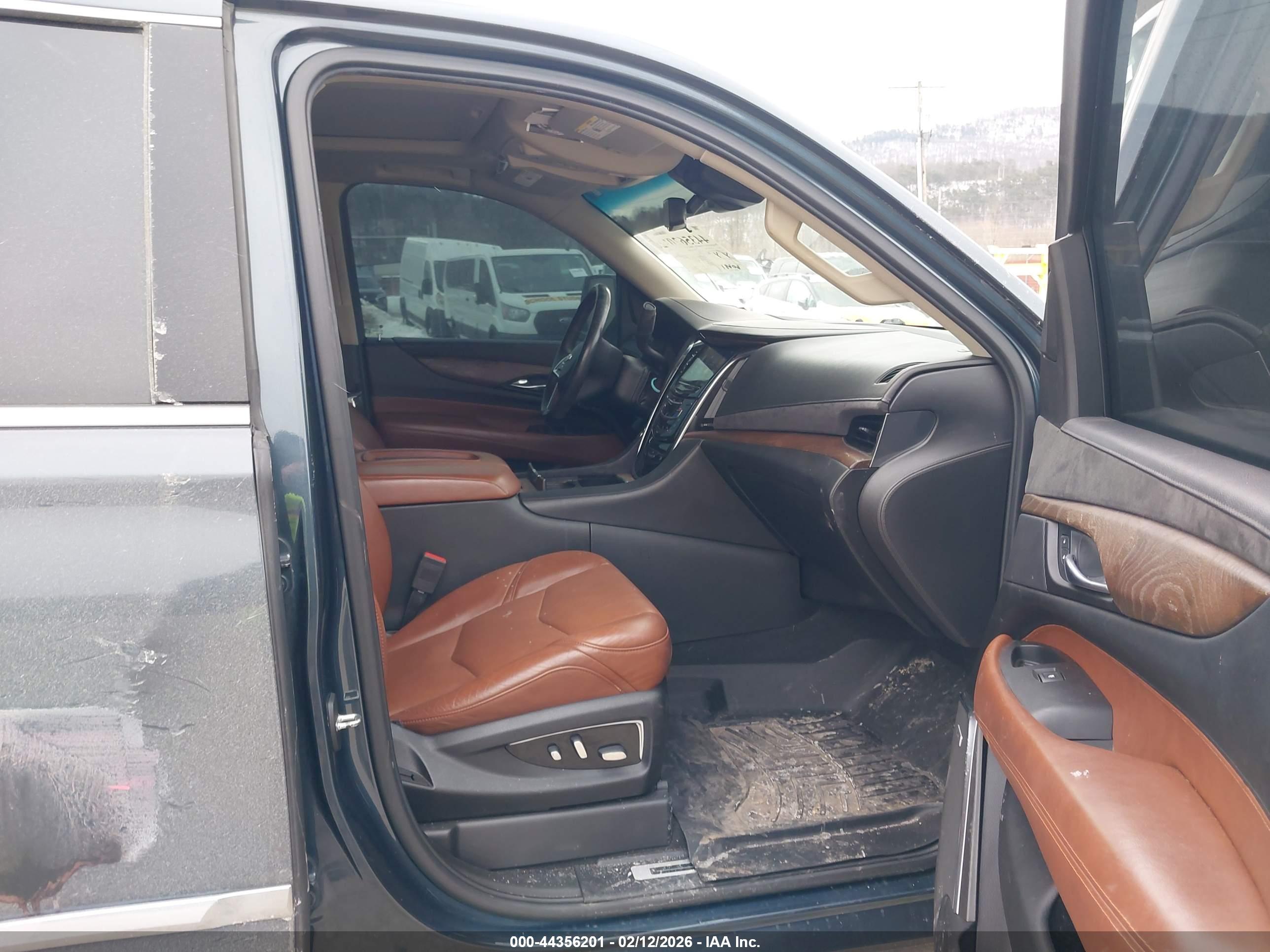CADILLAC ESCALADE image 5