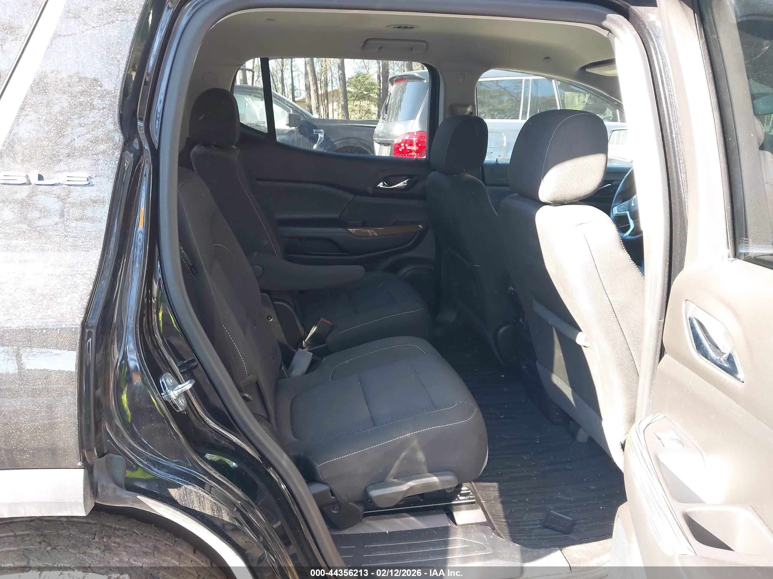 GMC ACADIA image 8