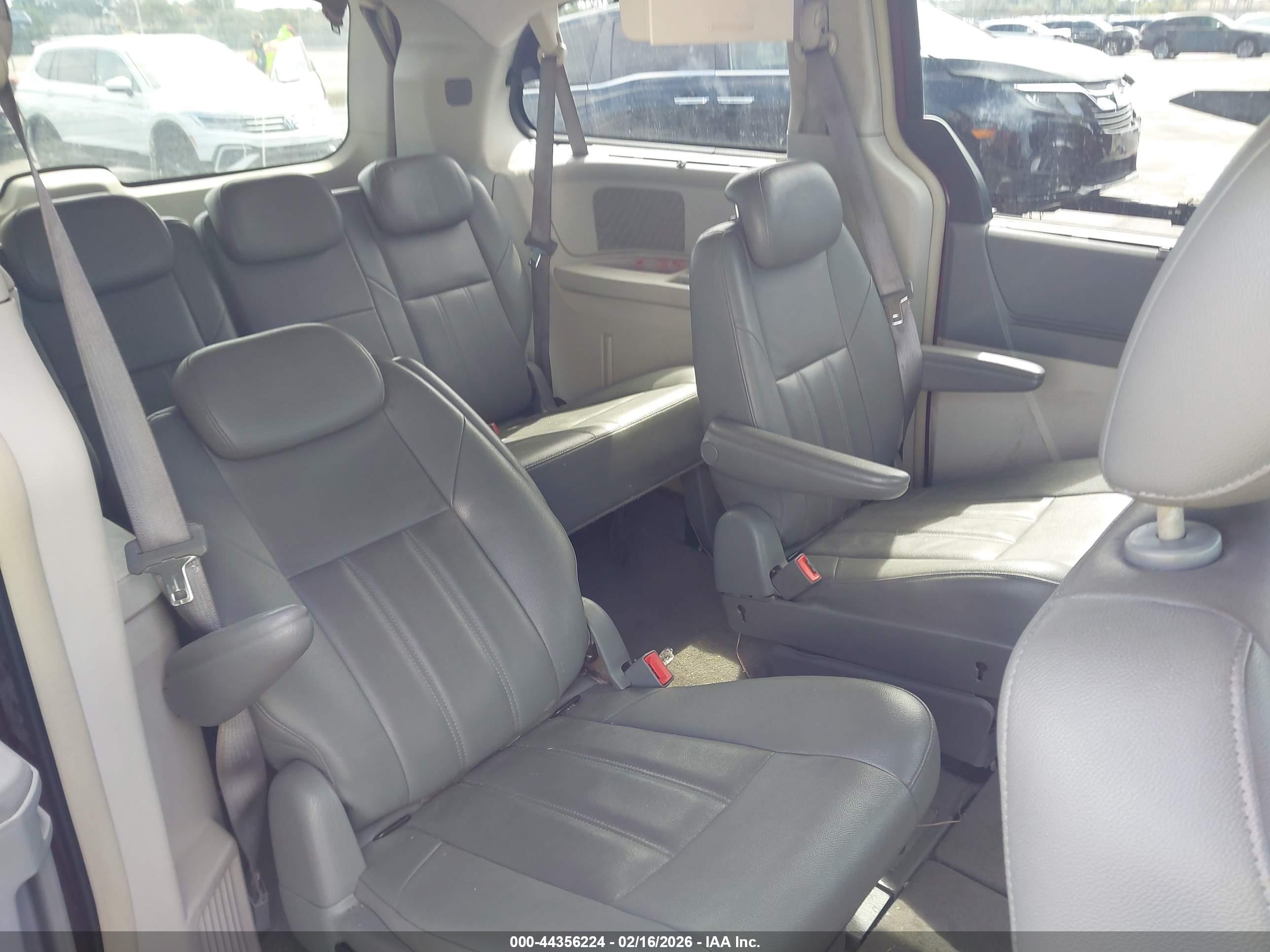 CHRYSLER TOWN image 8