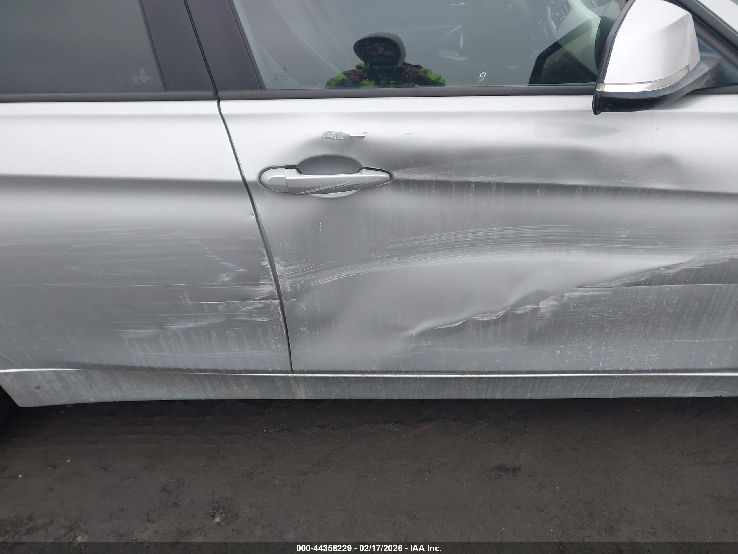 BMW 320I image 6