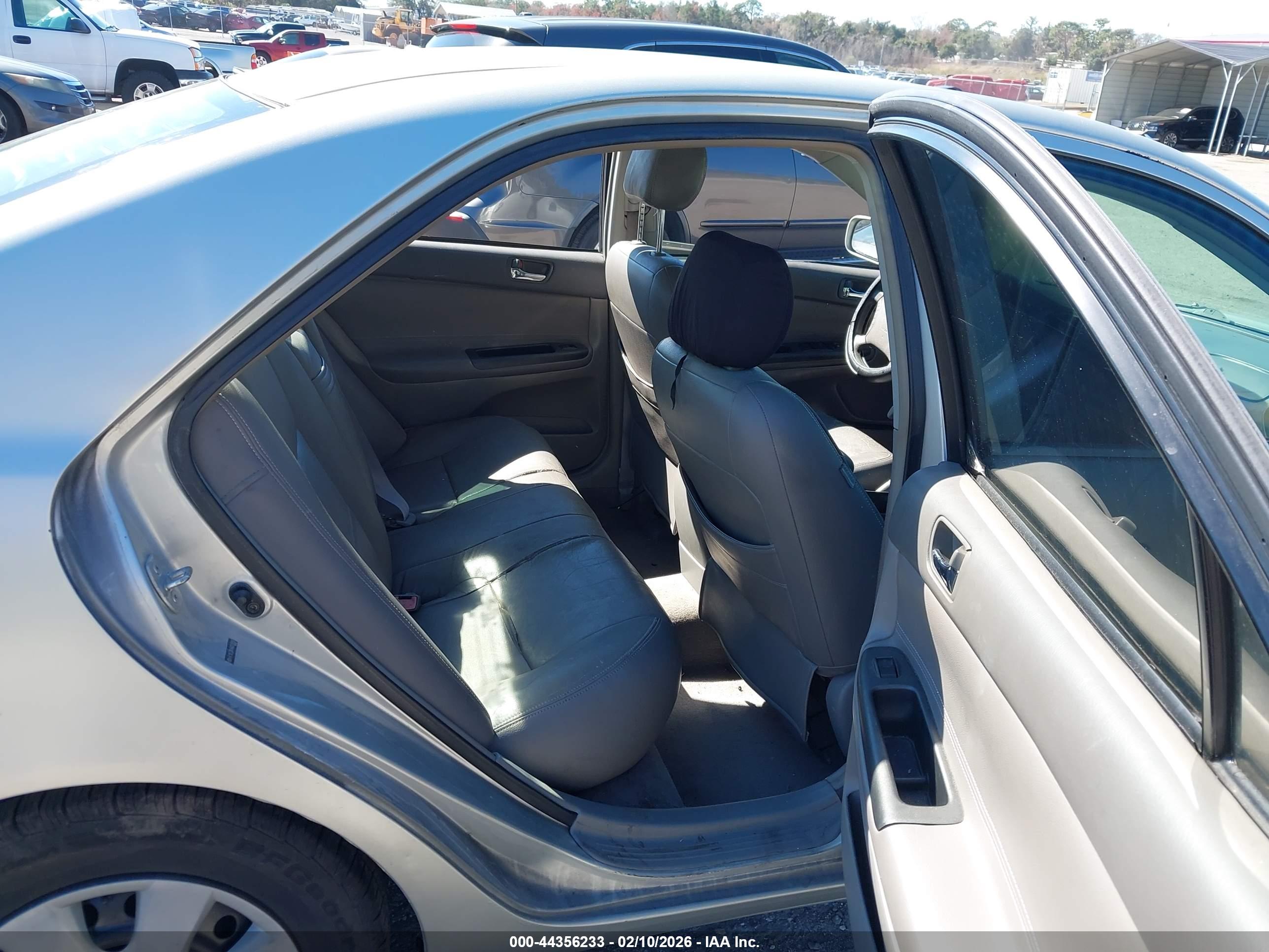 TOYOTA CAMRY image 8