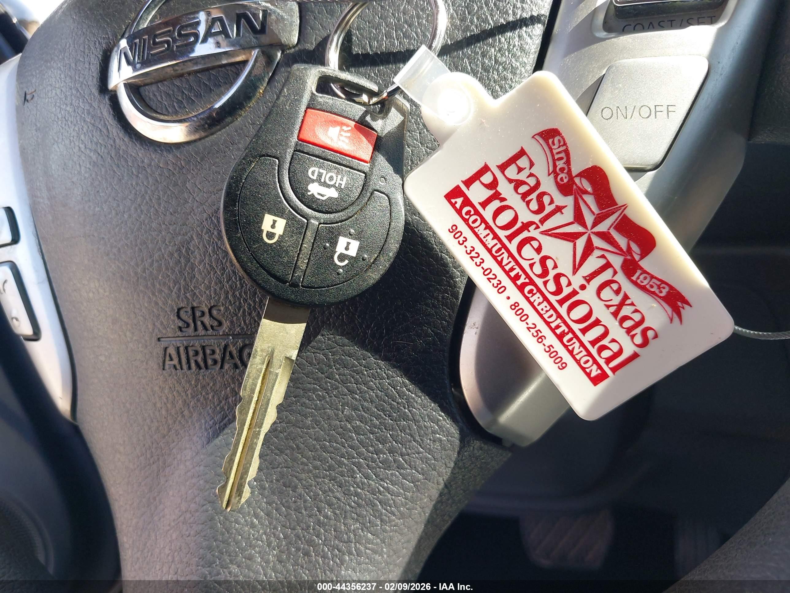 NISSAN VERSA image 11