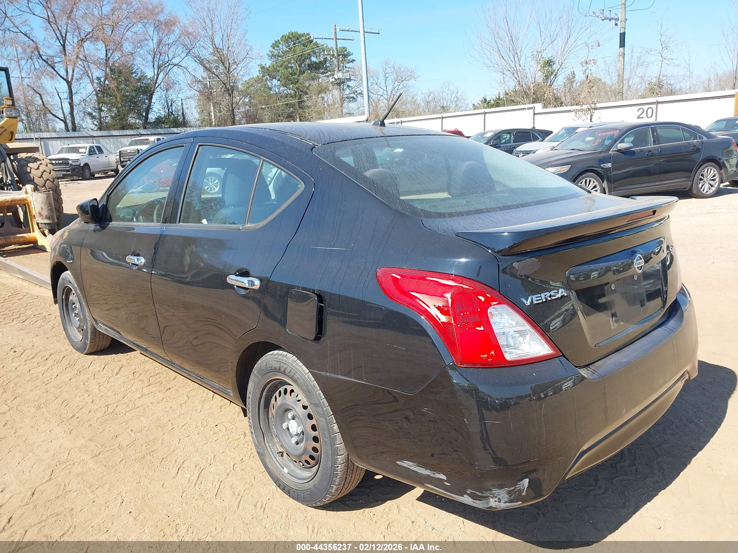 NISSAN VERSA image 3