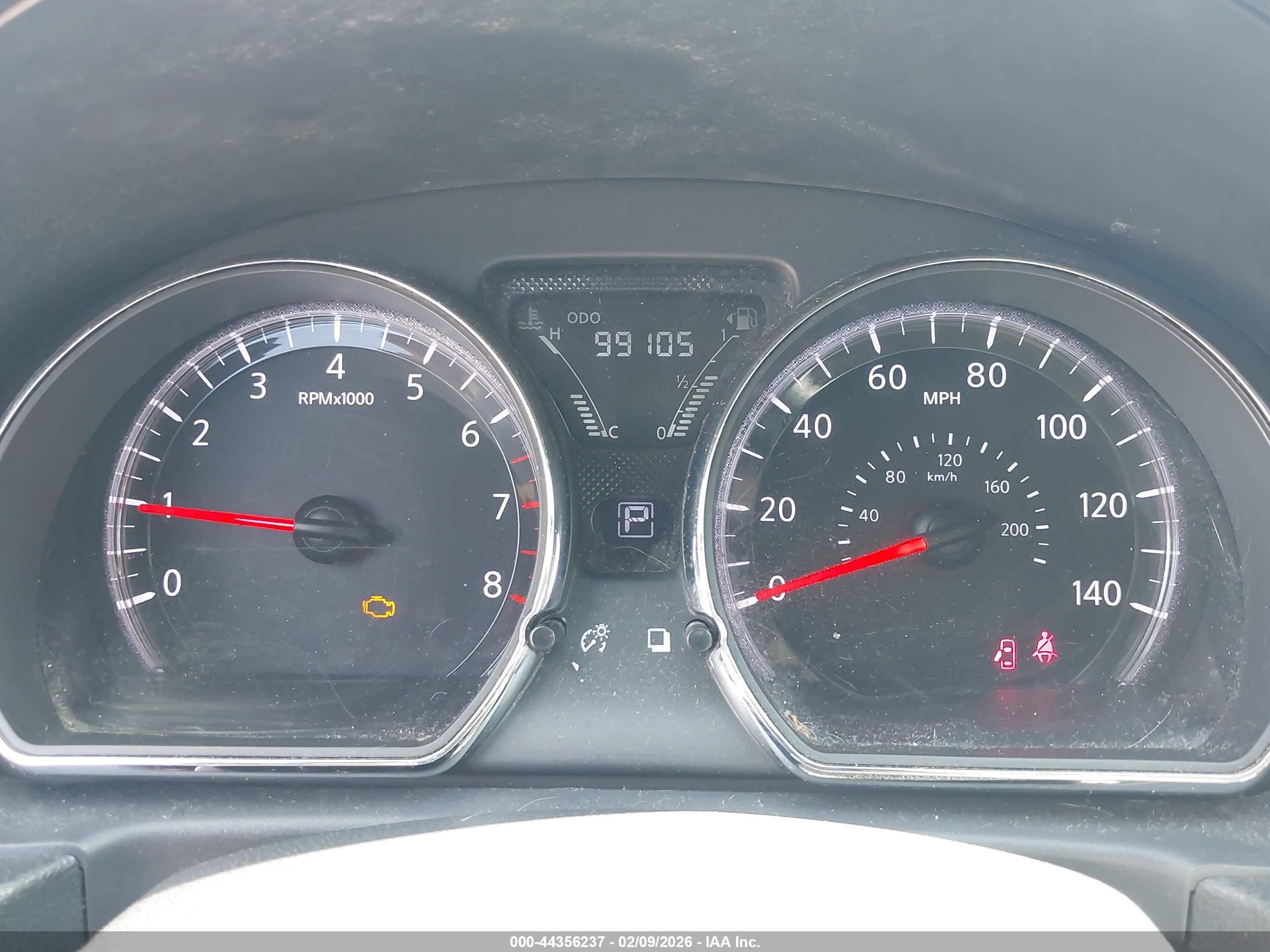 NISSAN VERSA image 7