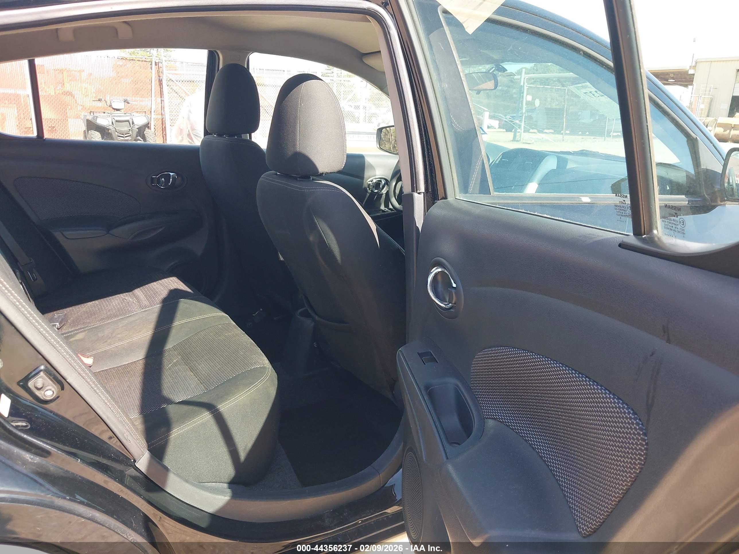 NISSAN VERSA image 8