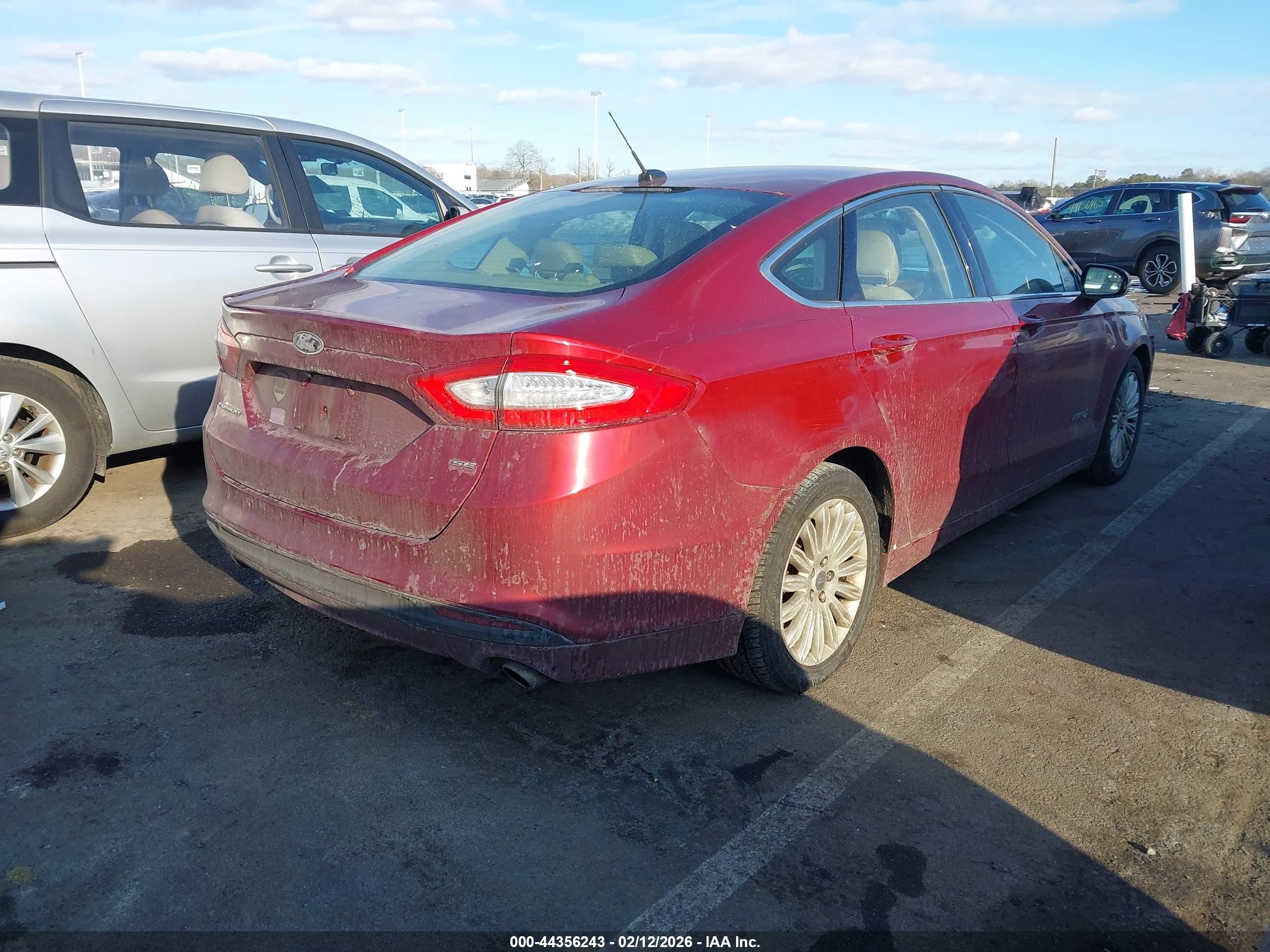 FORD FUSION image 4