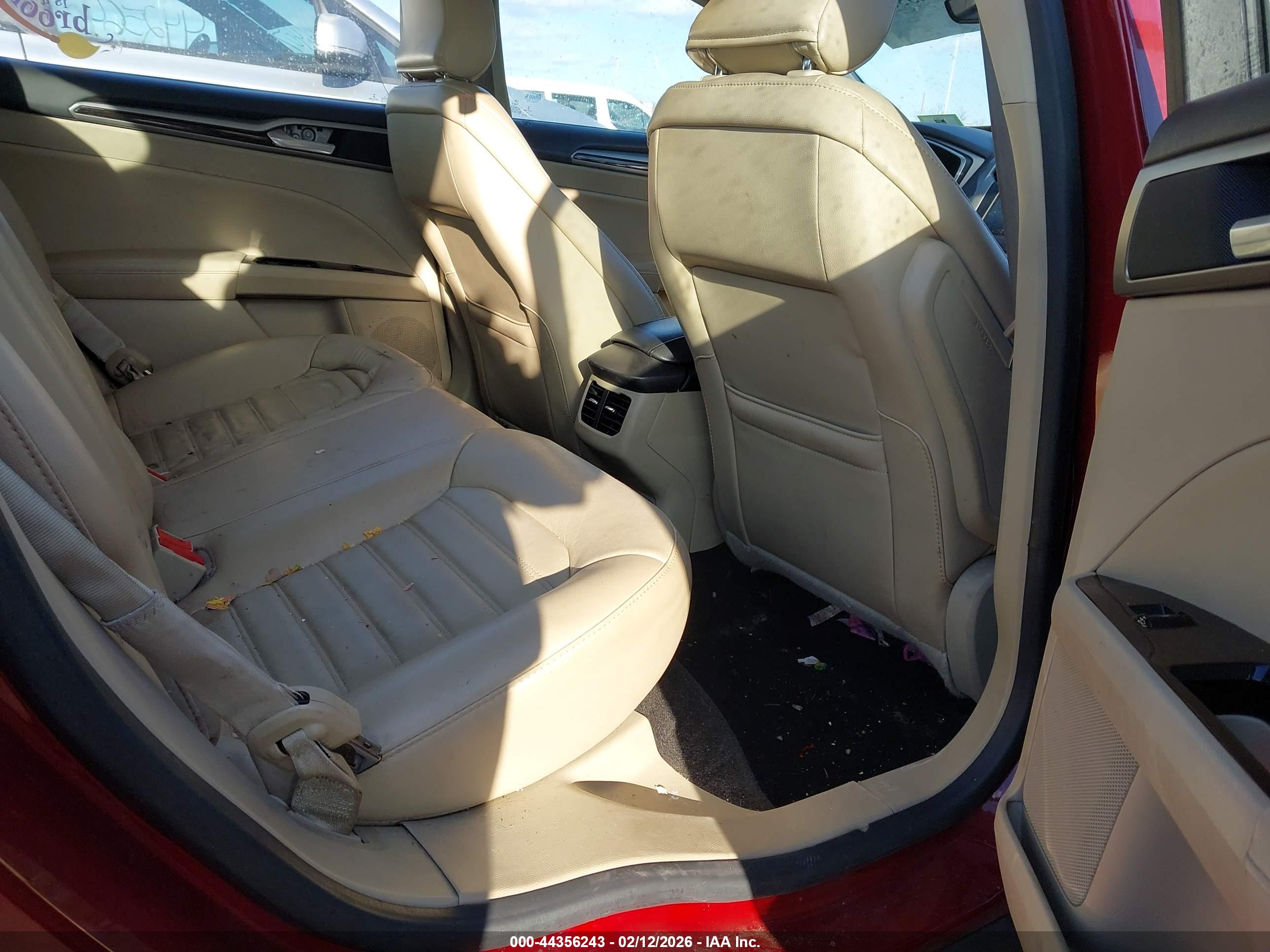 FORD FUSION image 8