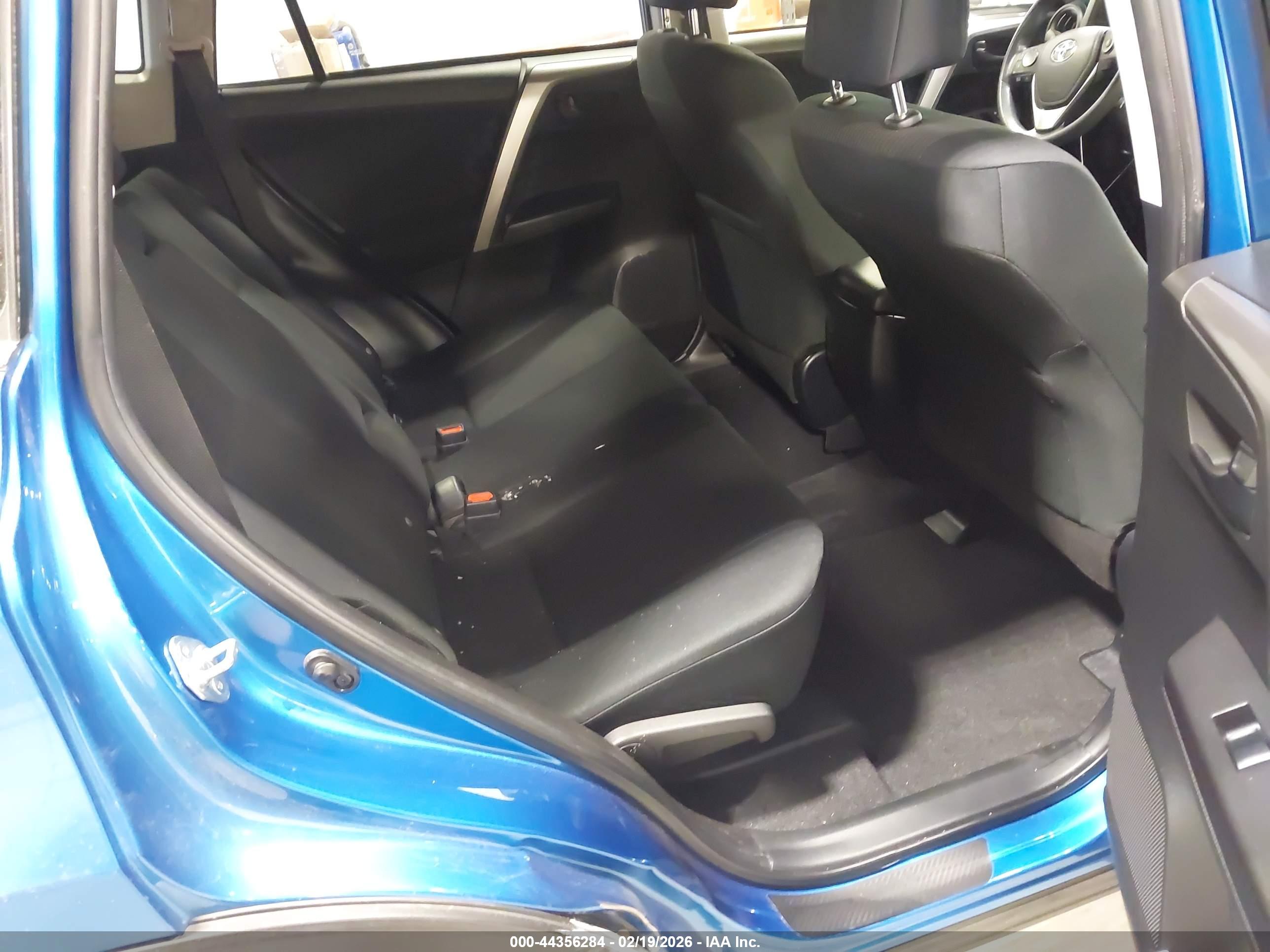 TOYOTA RAV4 image 8
