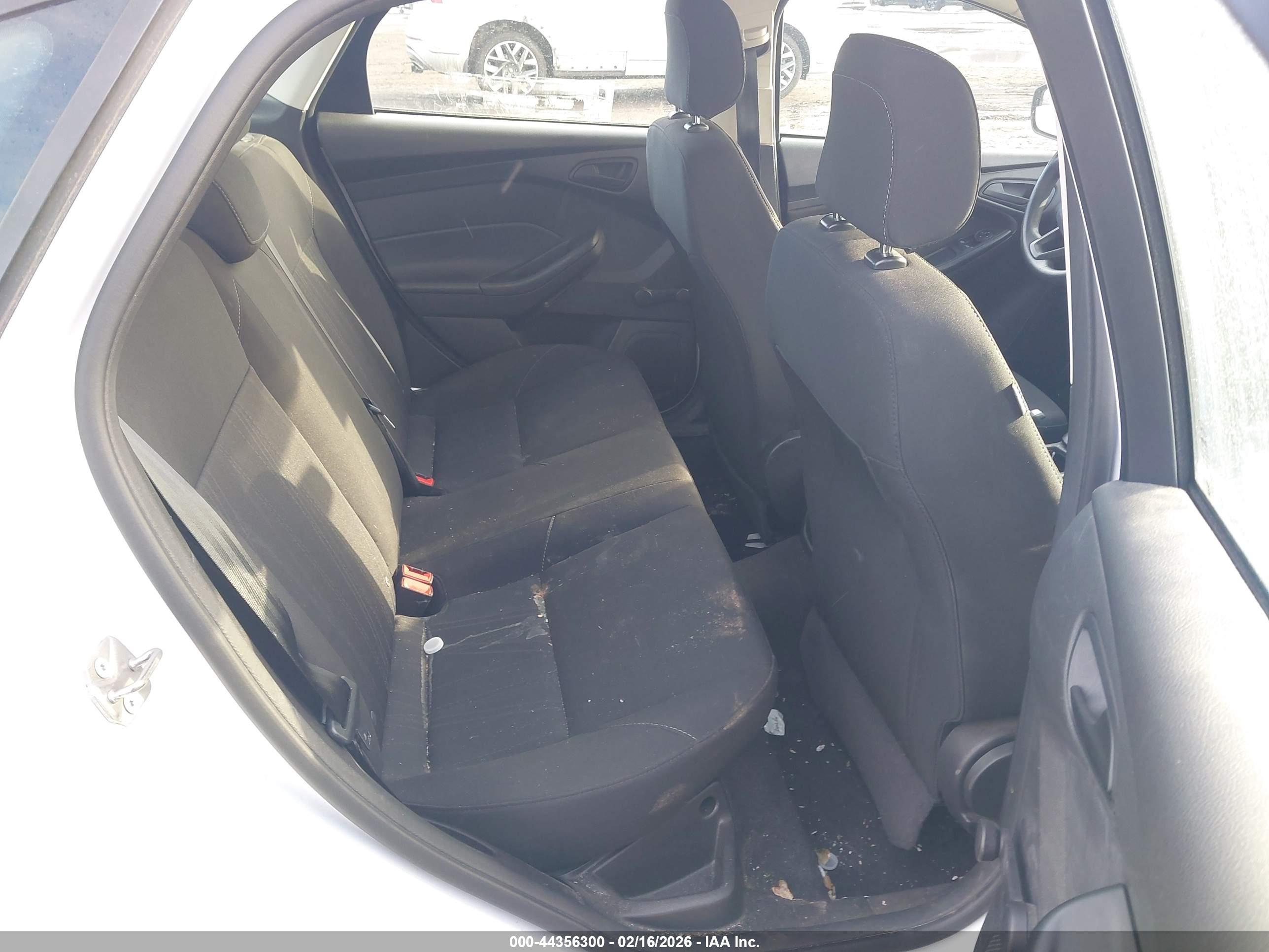 FORD FOCUS image 8