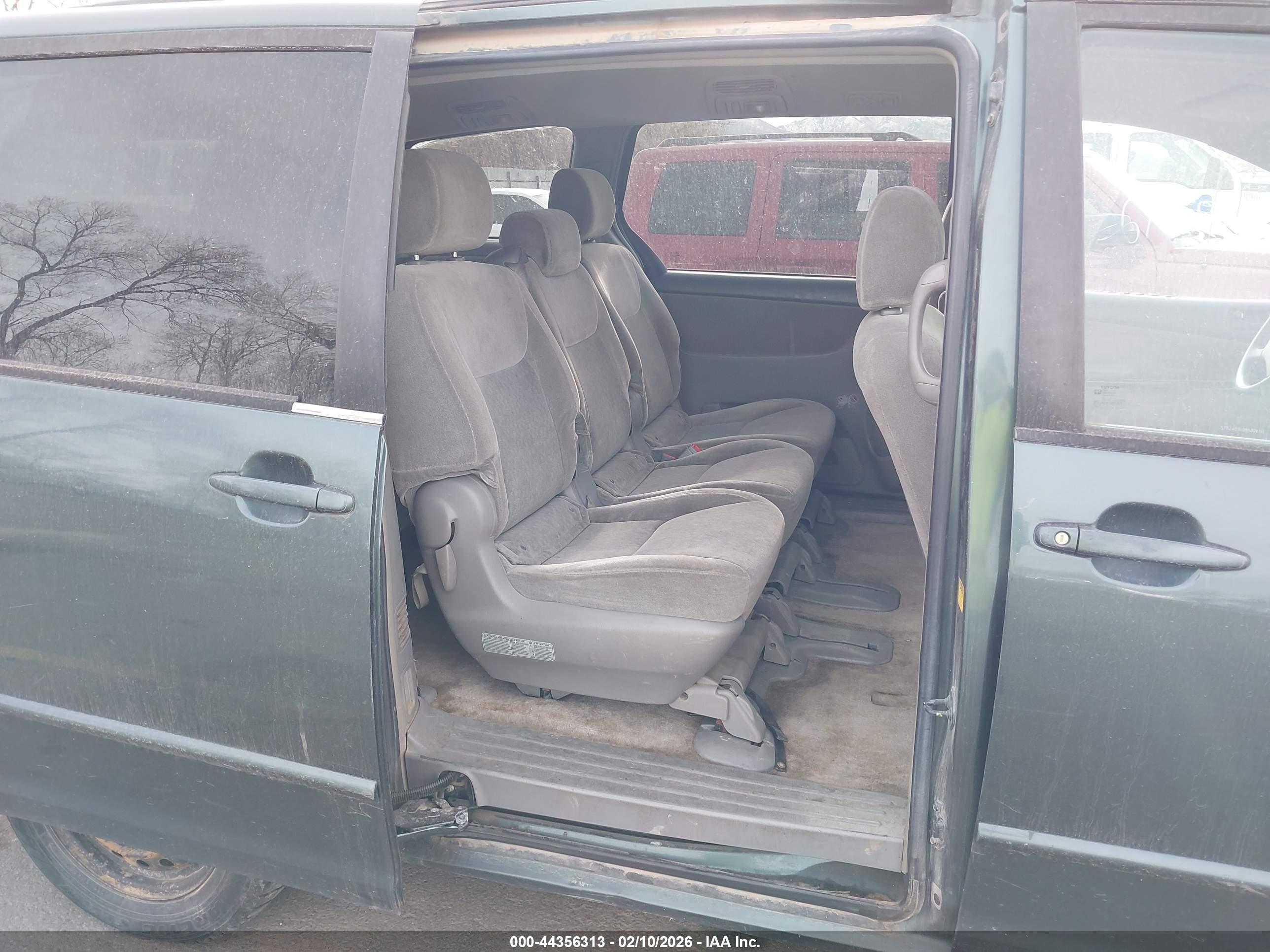 TOYOTA SIENNA image 8