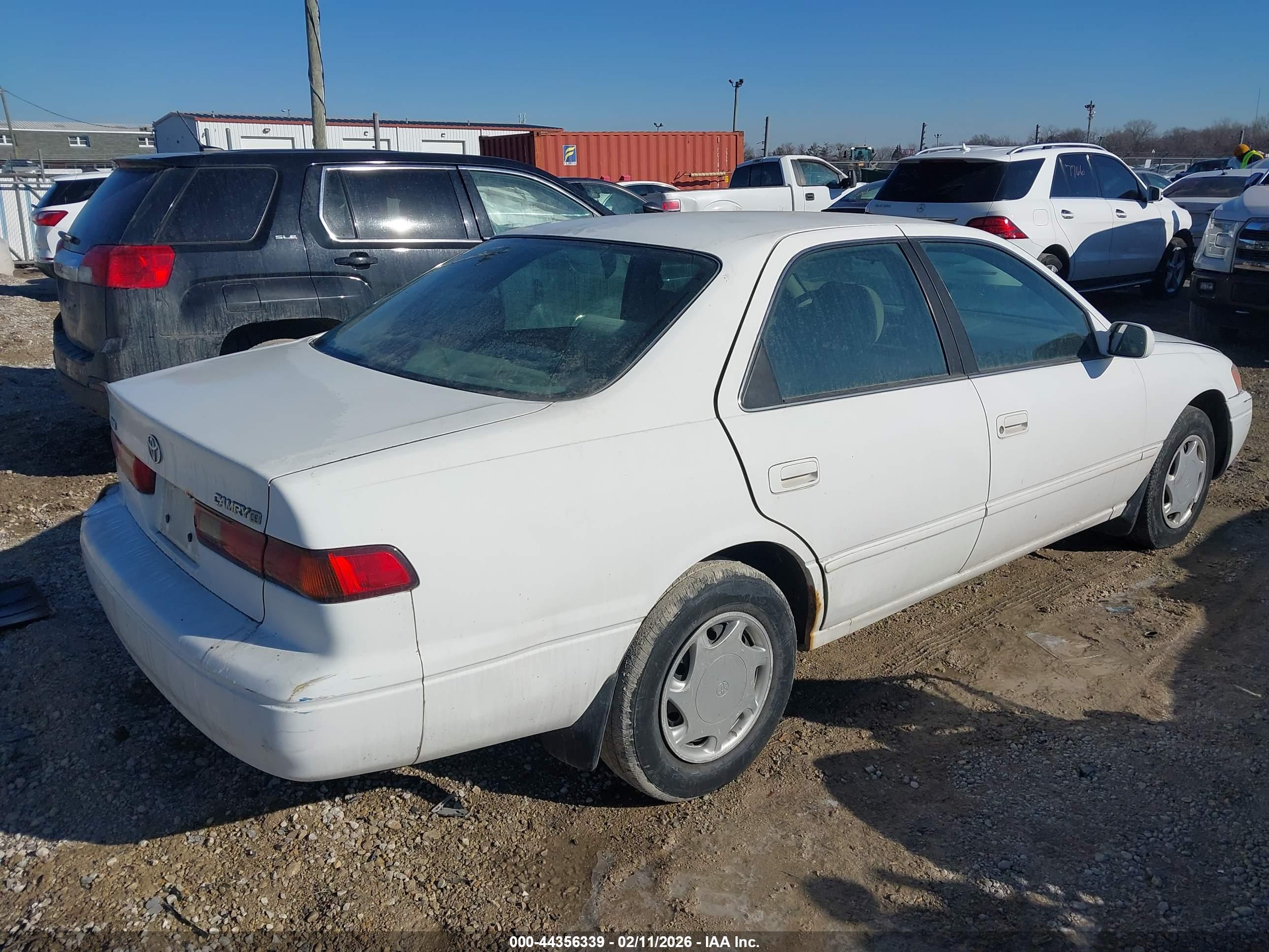 TOYOTA CAMRY image 4