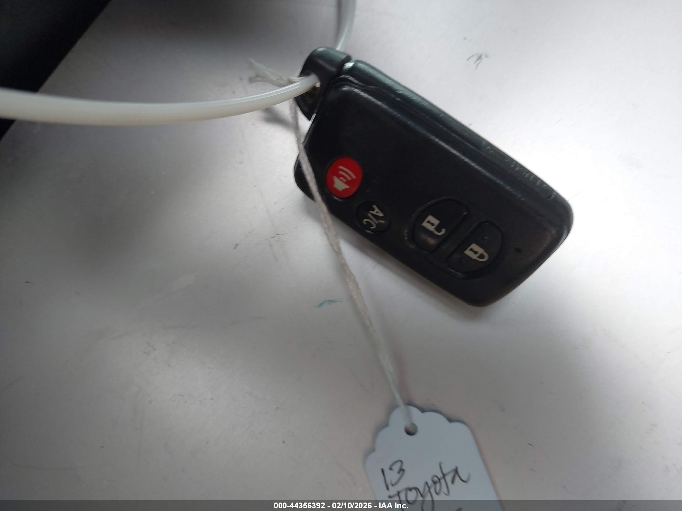 TOYOTA PRIUS image 11
