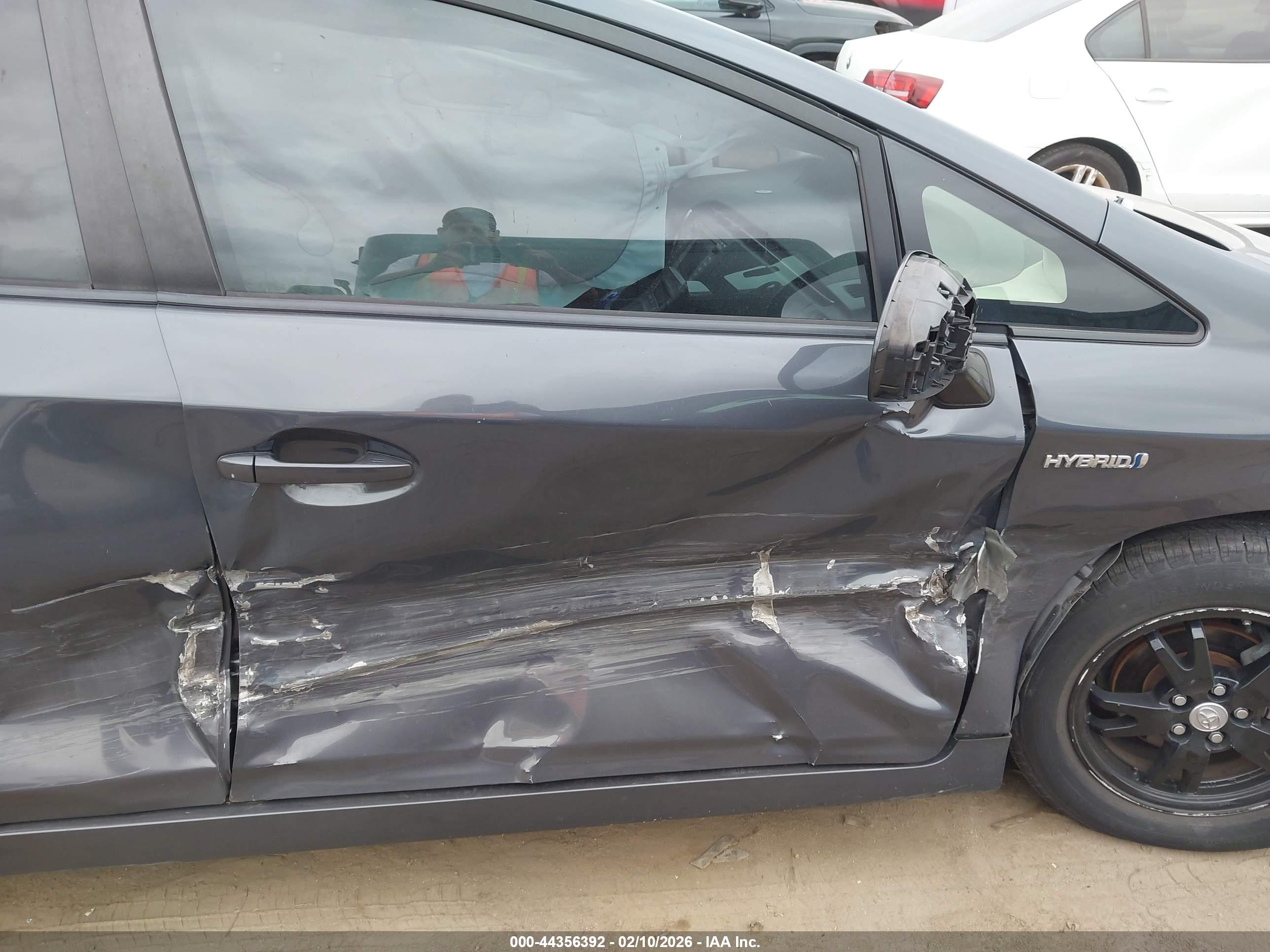 TOYOTA PRIUS image 5