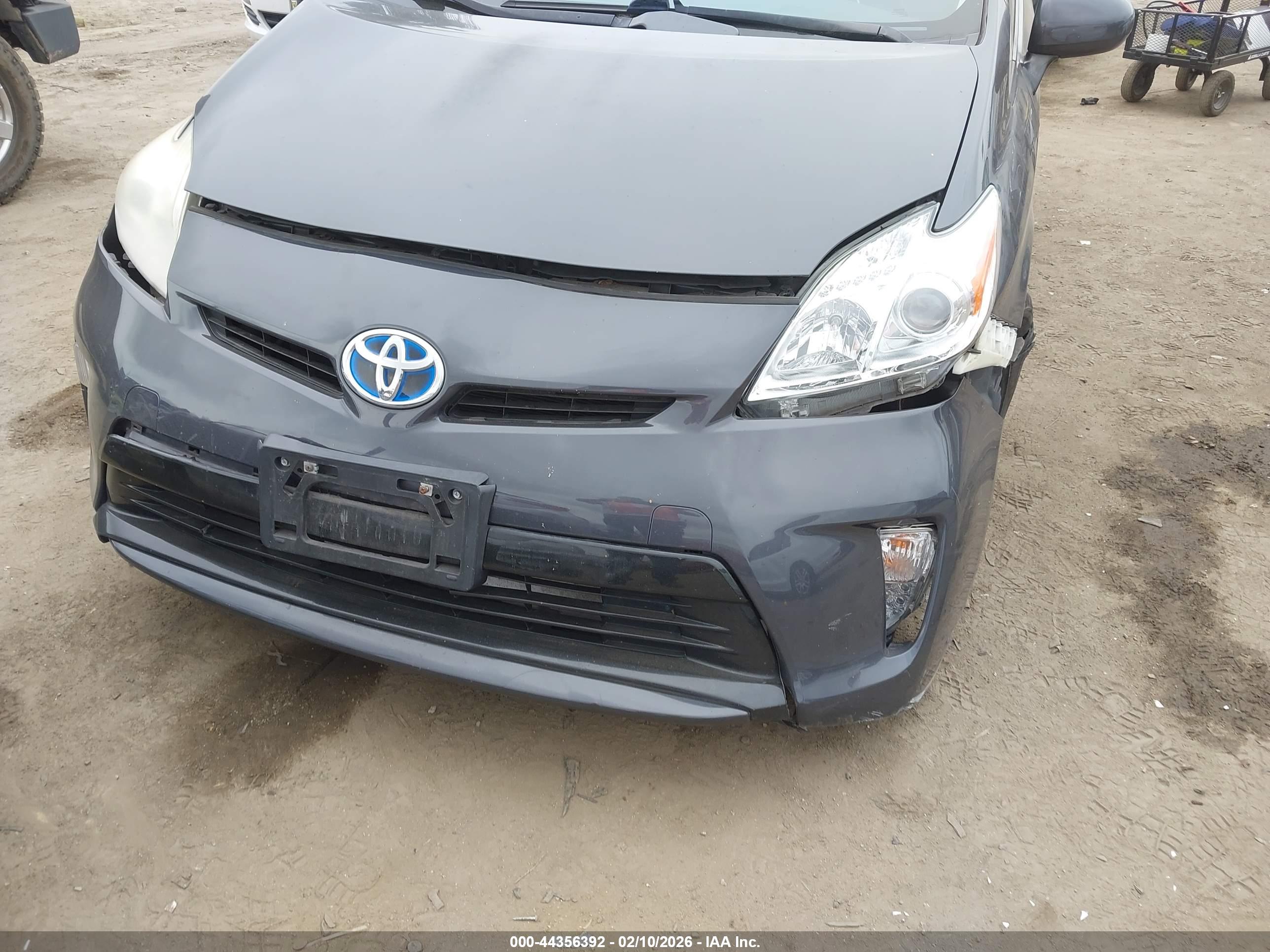 TOYOTA PRIUS image 6
