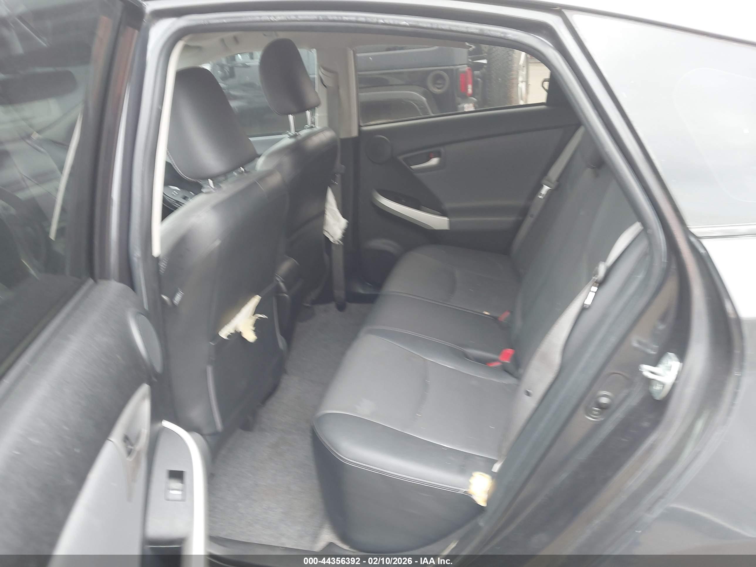 TOYOTA PRIUS image 8