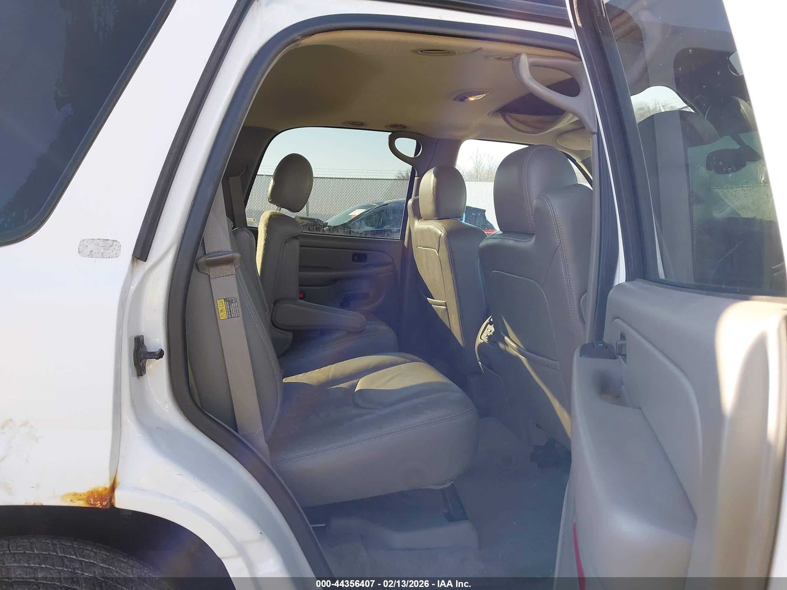 GMC YUKON image 8