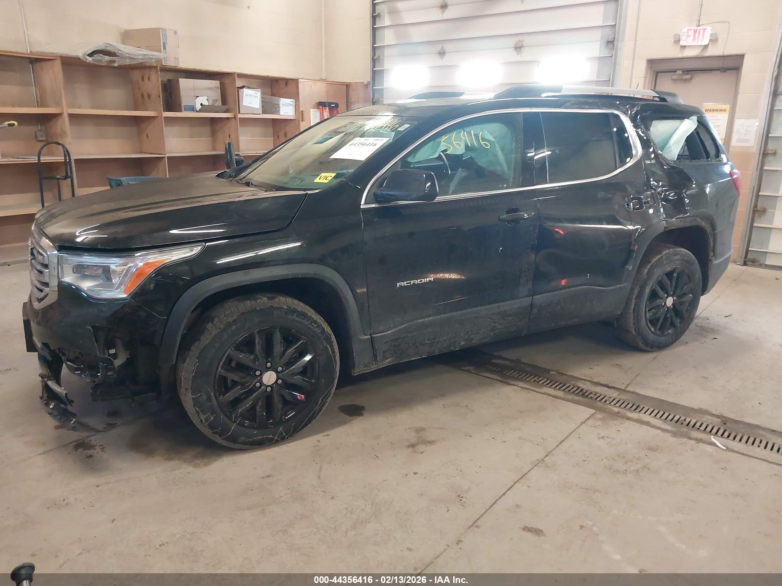 GMC ACADIA image 2