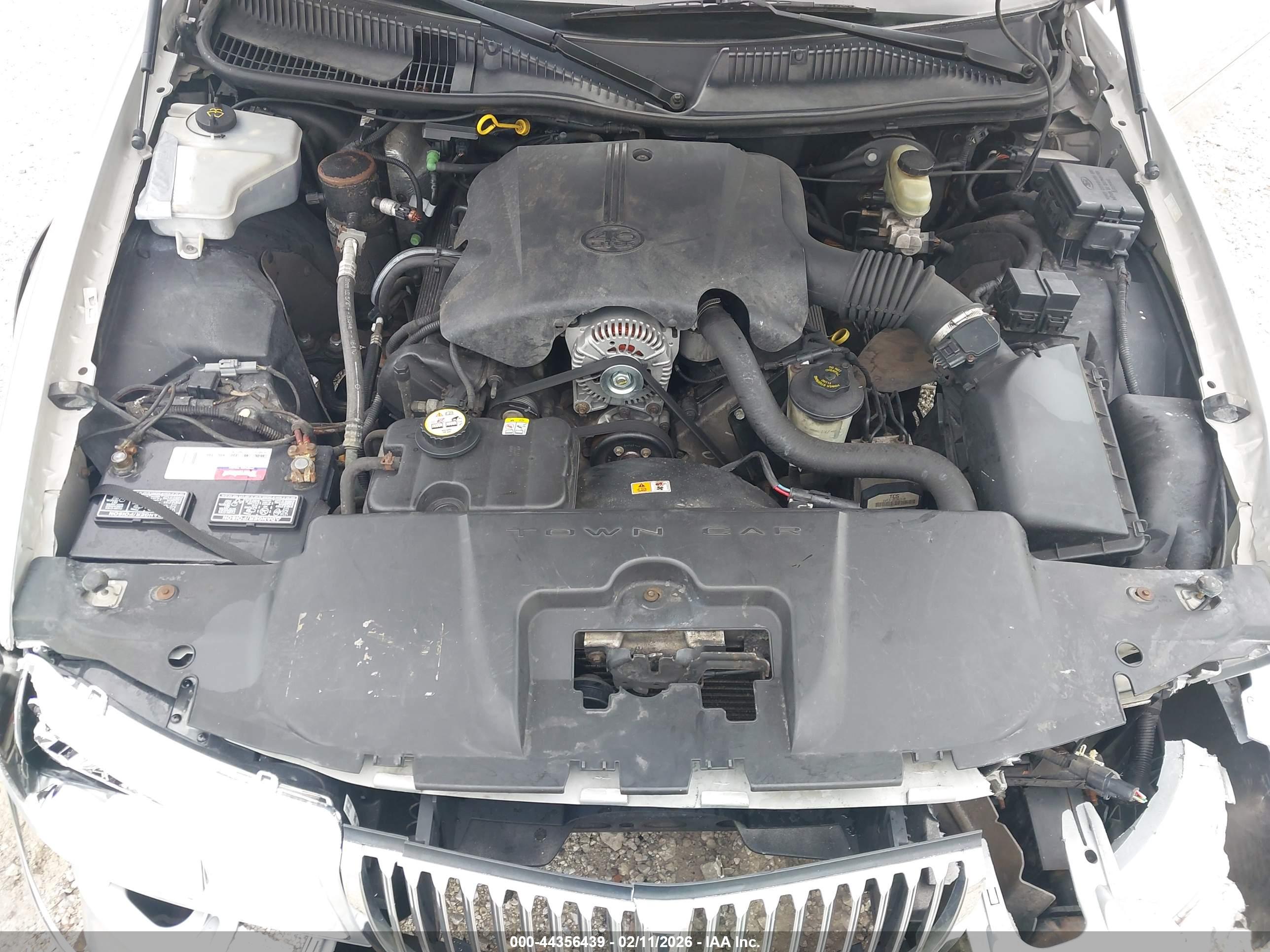 LINCOLN TOWN image 10