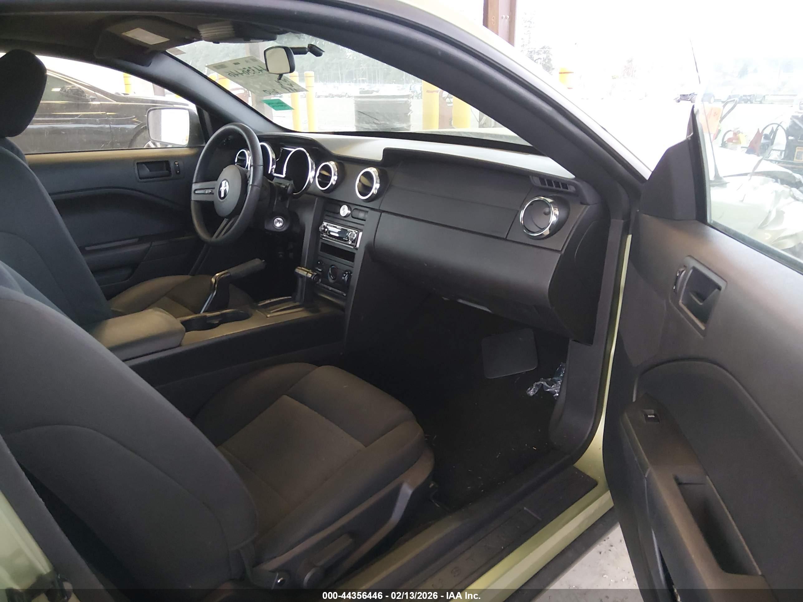 FORD MUSTANG image 5