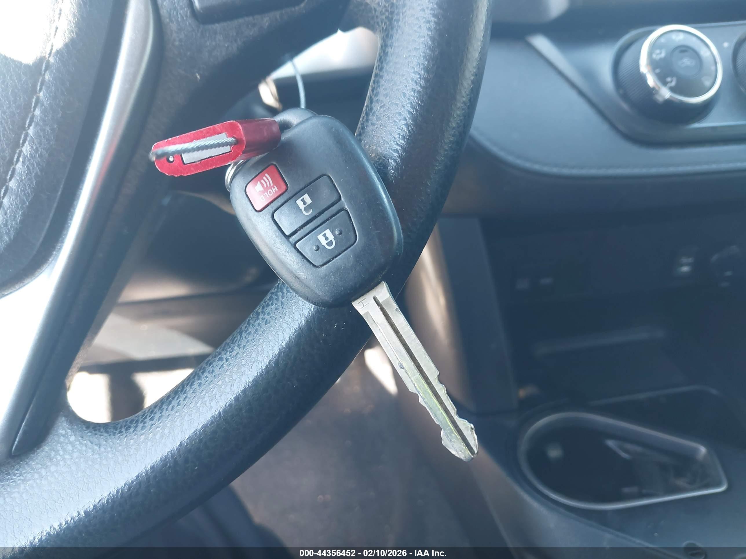 TOYOTA RAV4 image 11