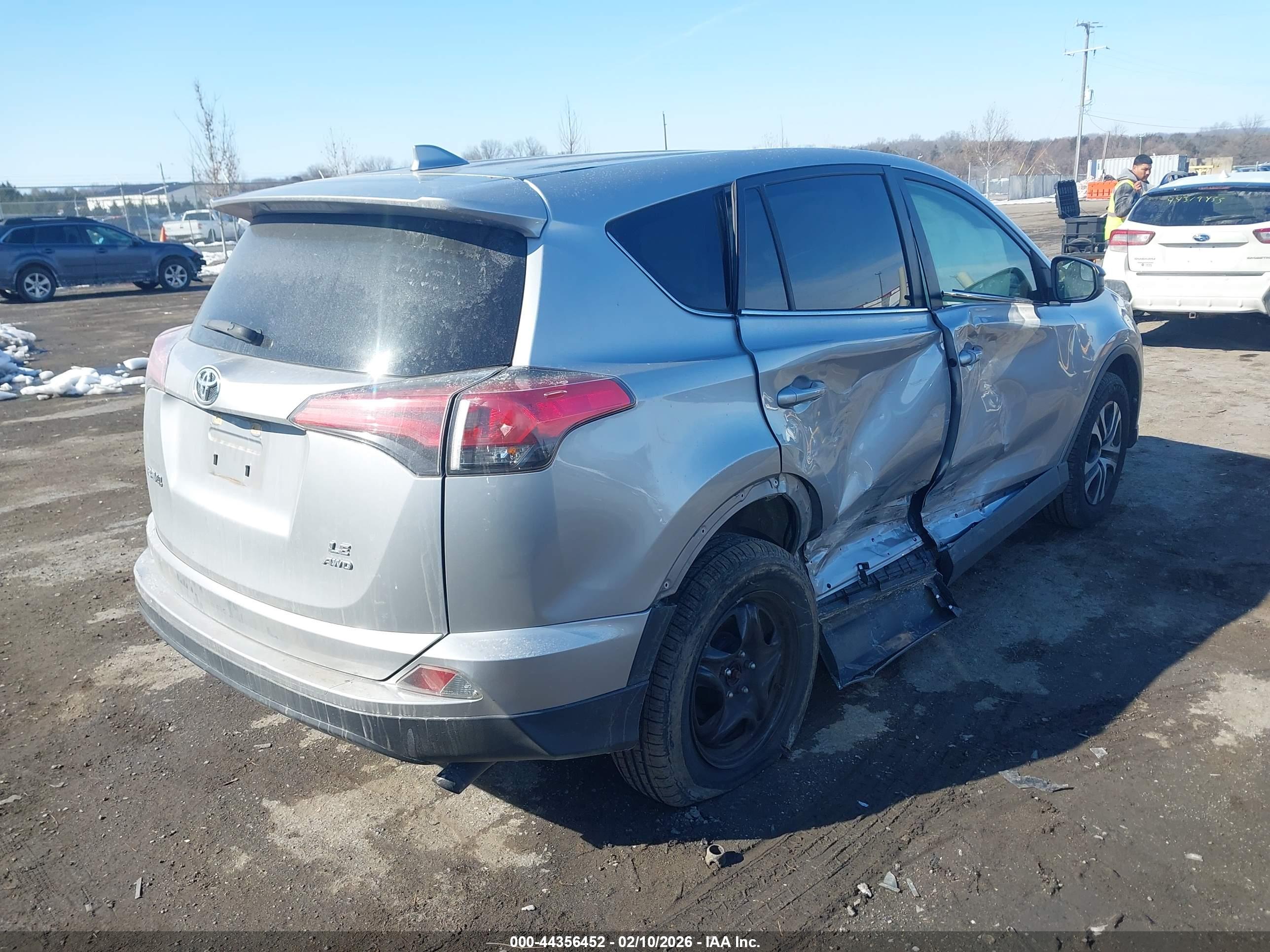 TOYOTA RAV4 image 4