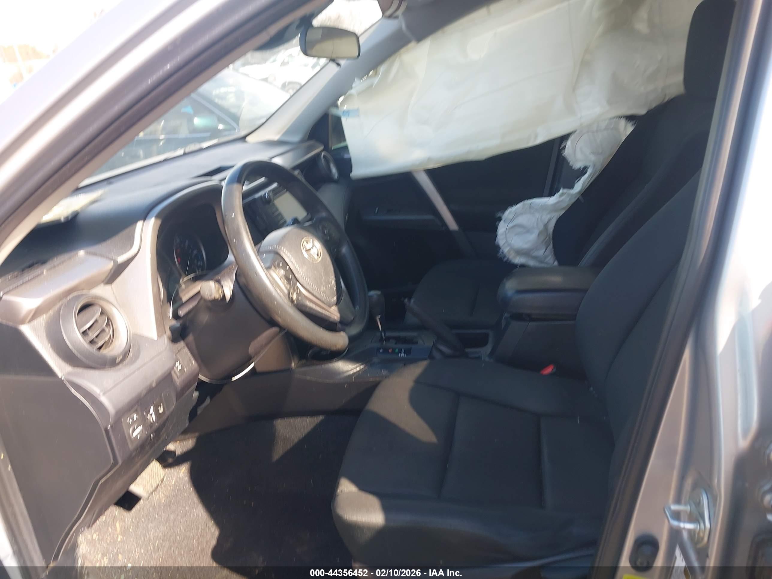 TOYOTA RAV4 image 5