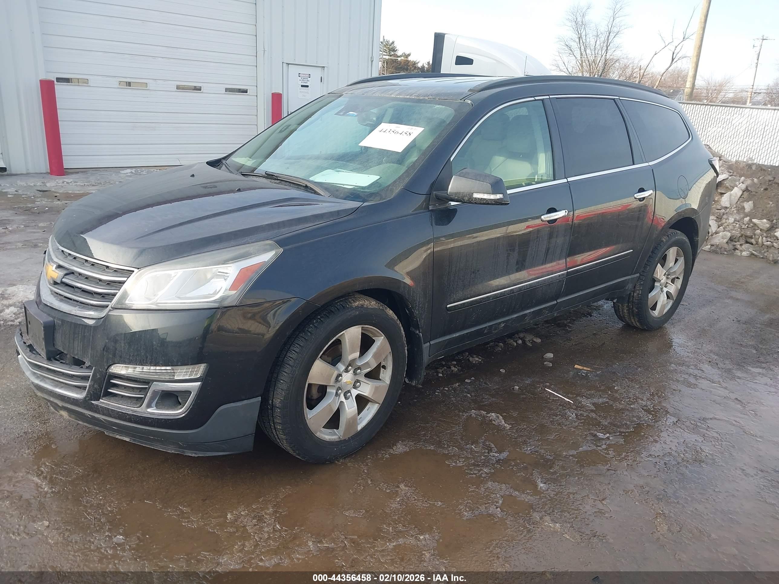 CHEVROLET TRAVERSE image 2