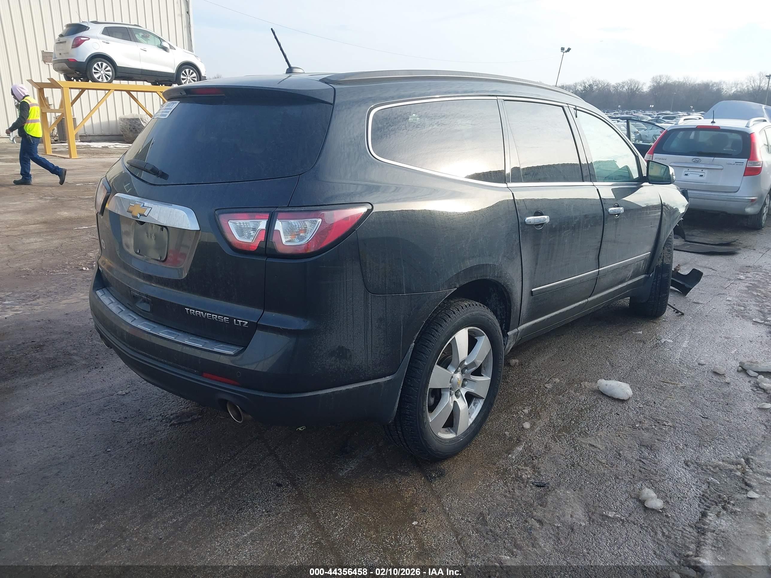CHEVROLET TRAVERSE image 4