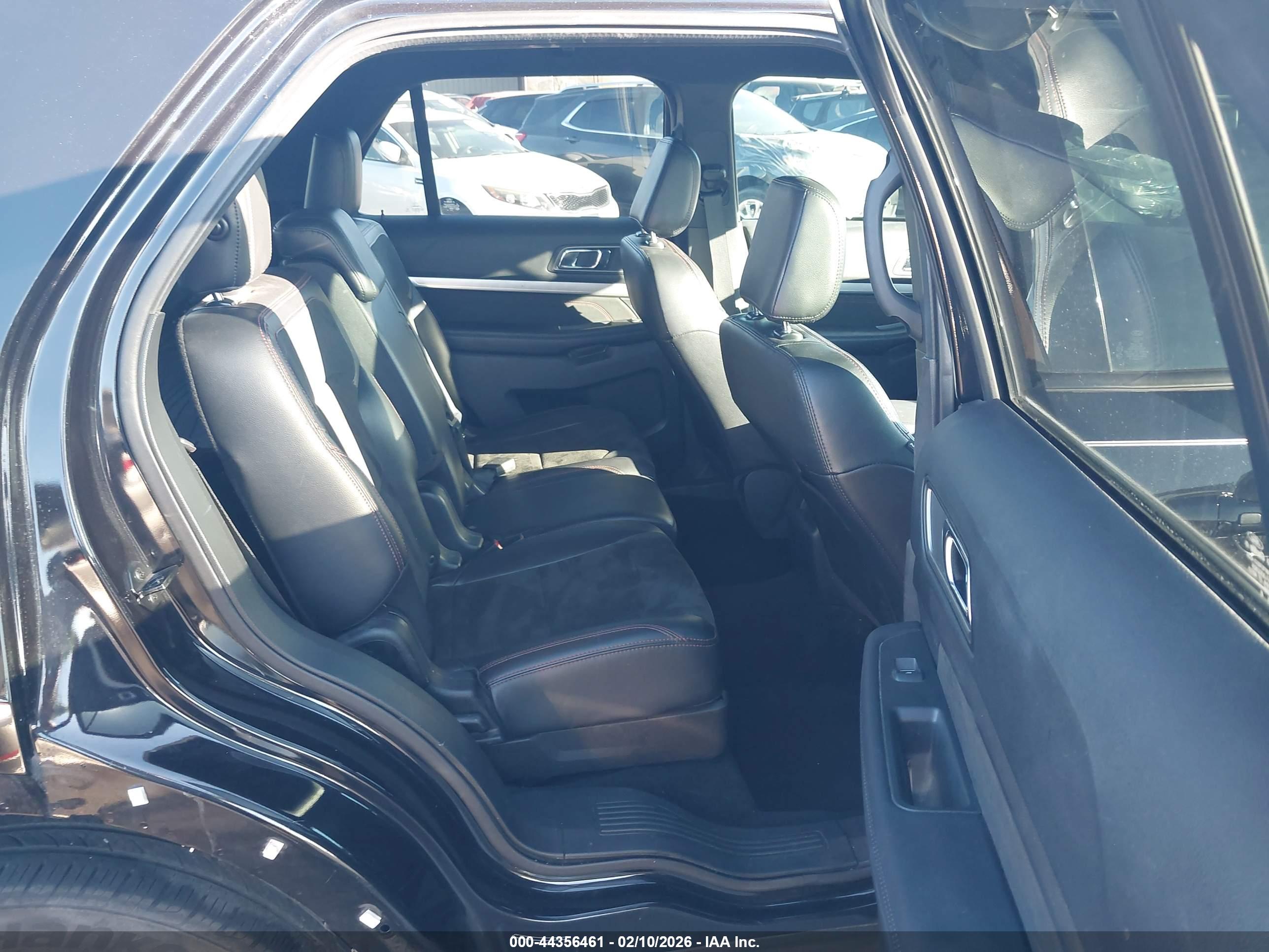 FORD EXPLORER image 8