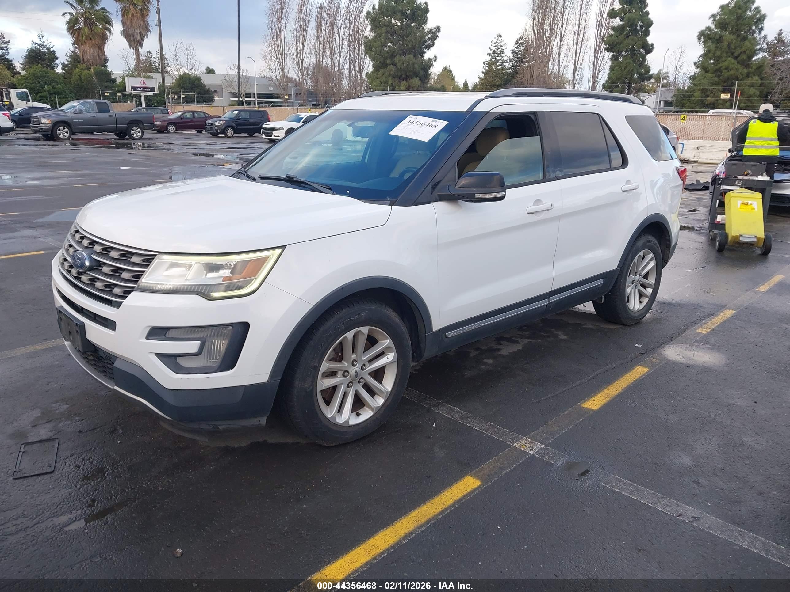 FORD EXPLORER image 2