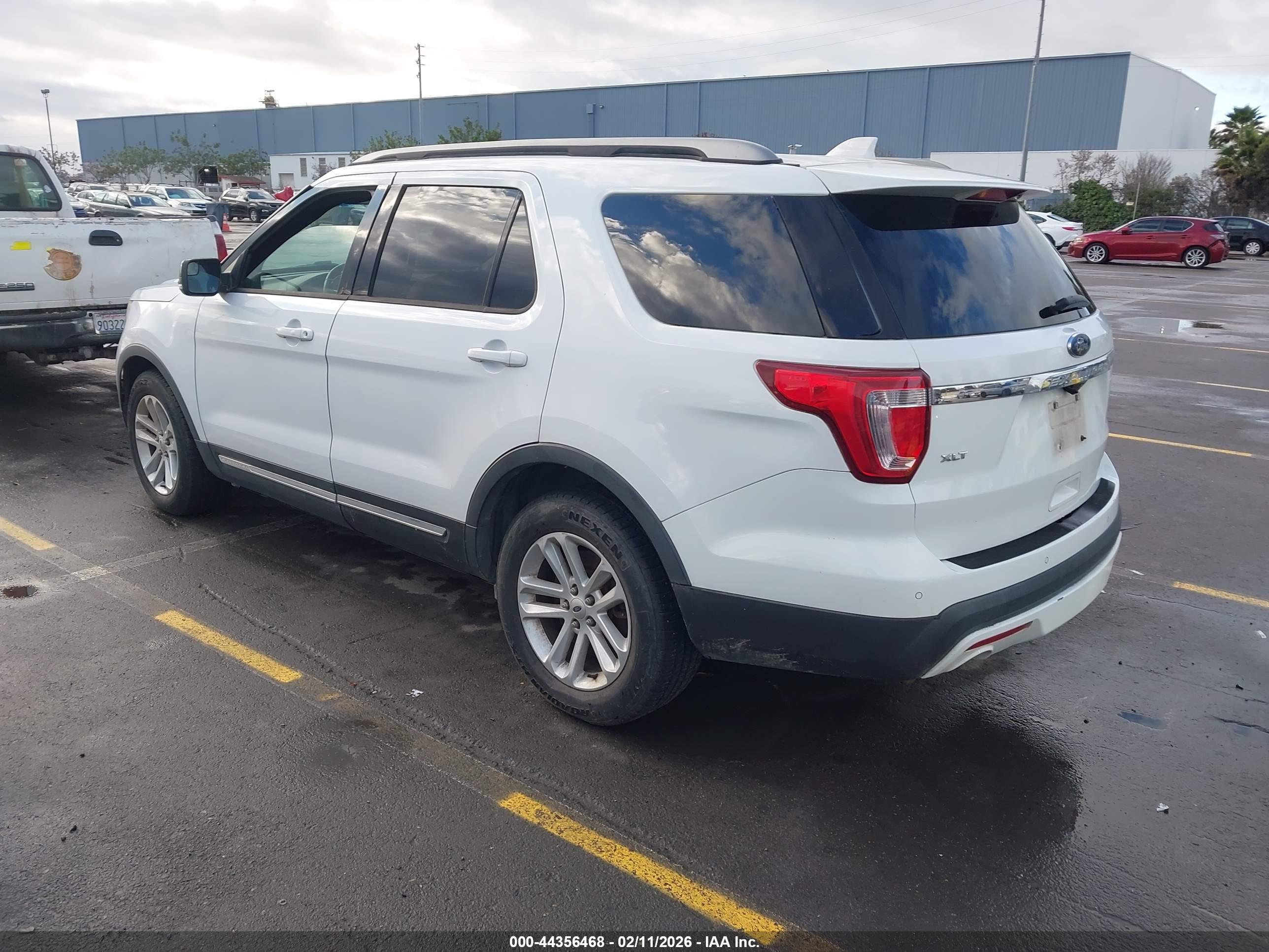 FORD EXPLORER image 3
