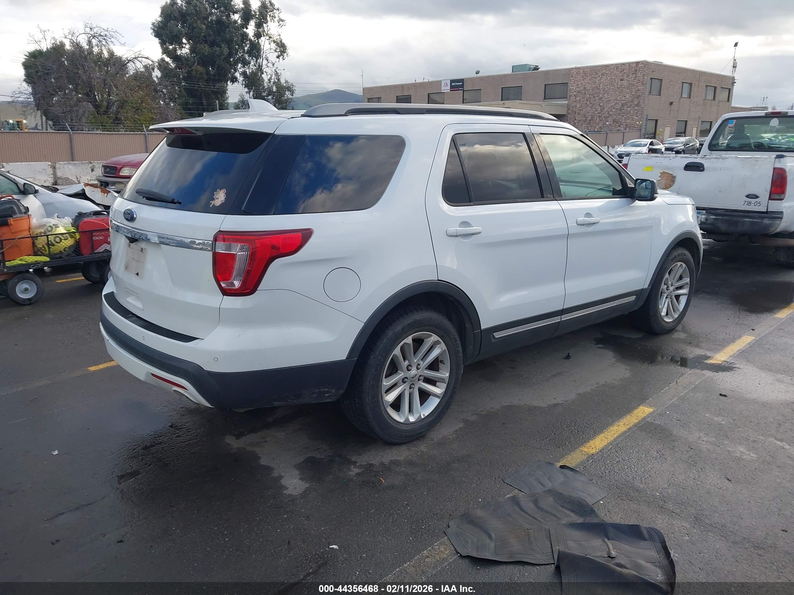 FORD EXPLORER image 4
