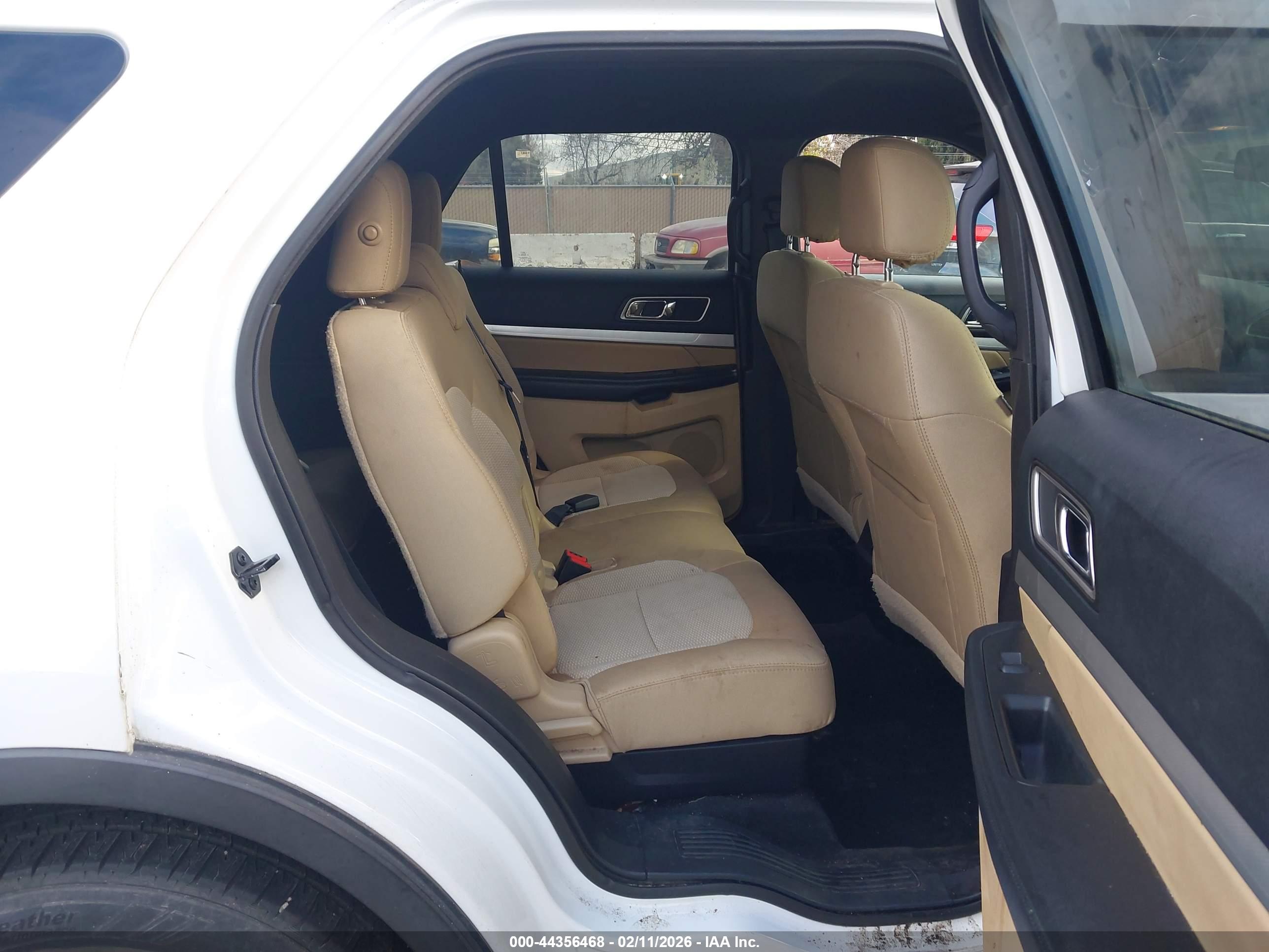 FORD EXPLORER image 8