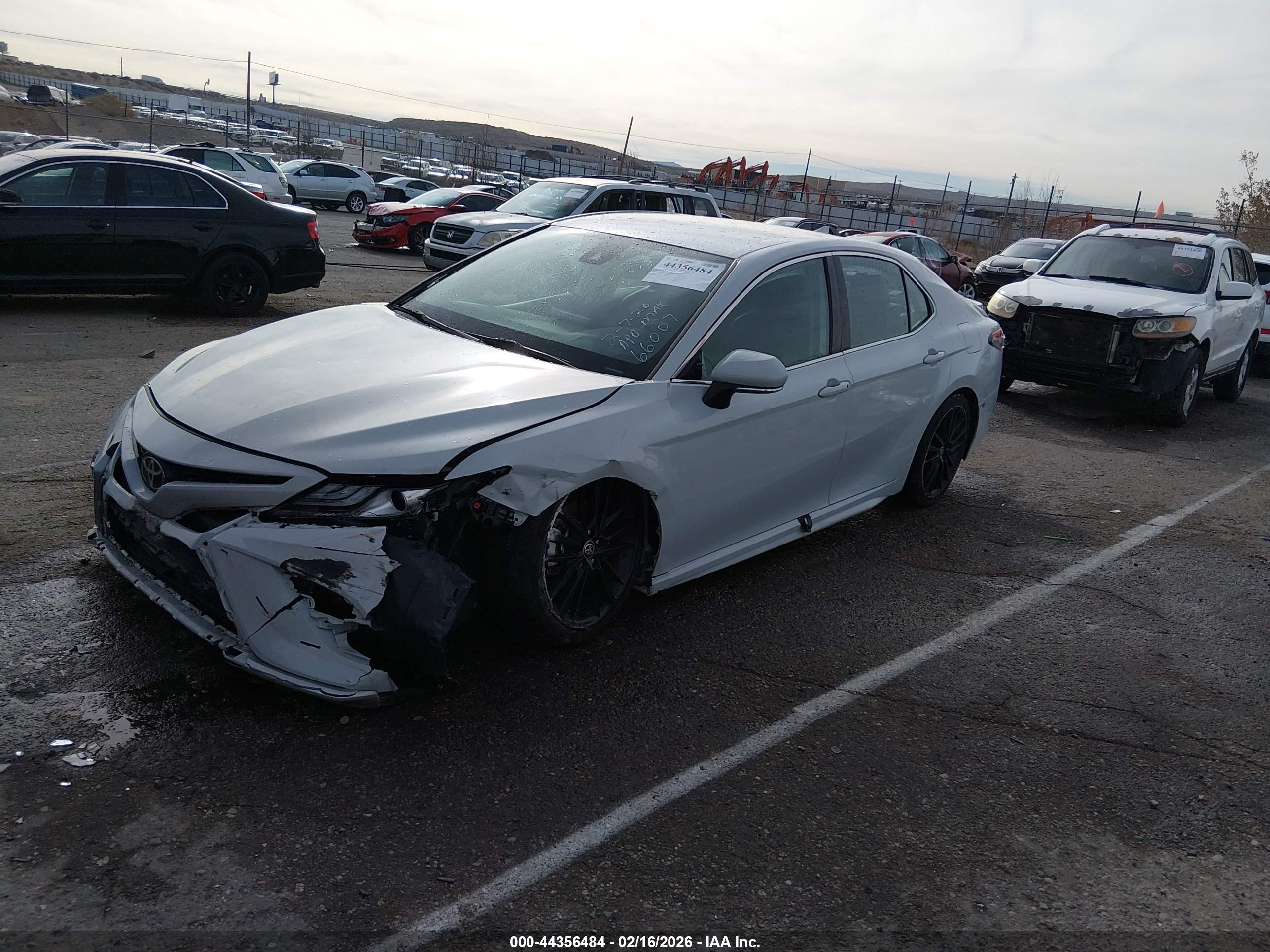 TOYOTA CAMRY image 2