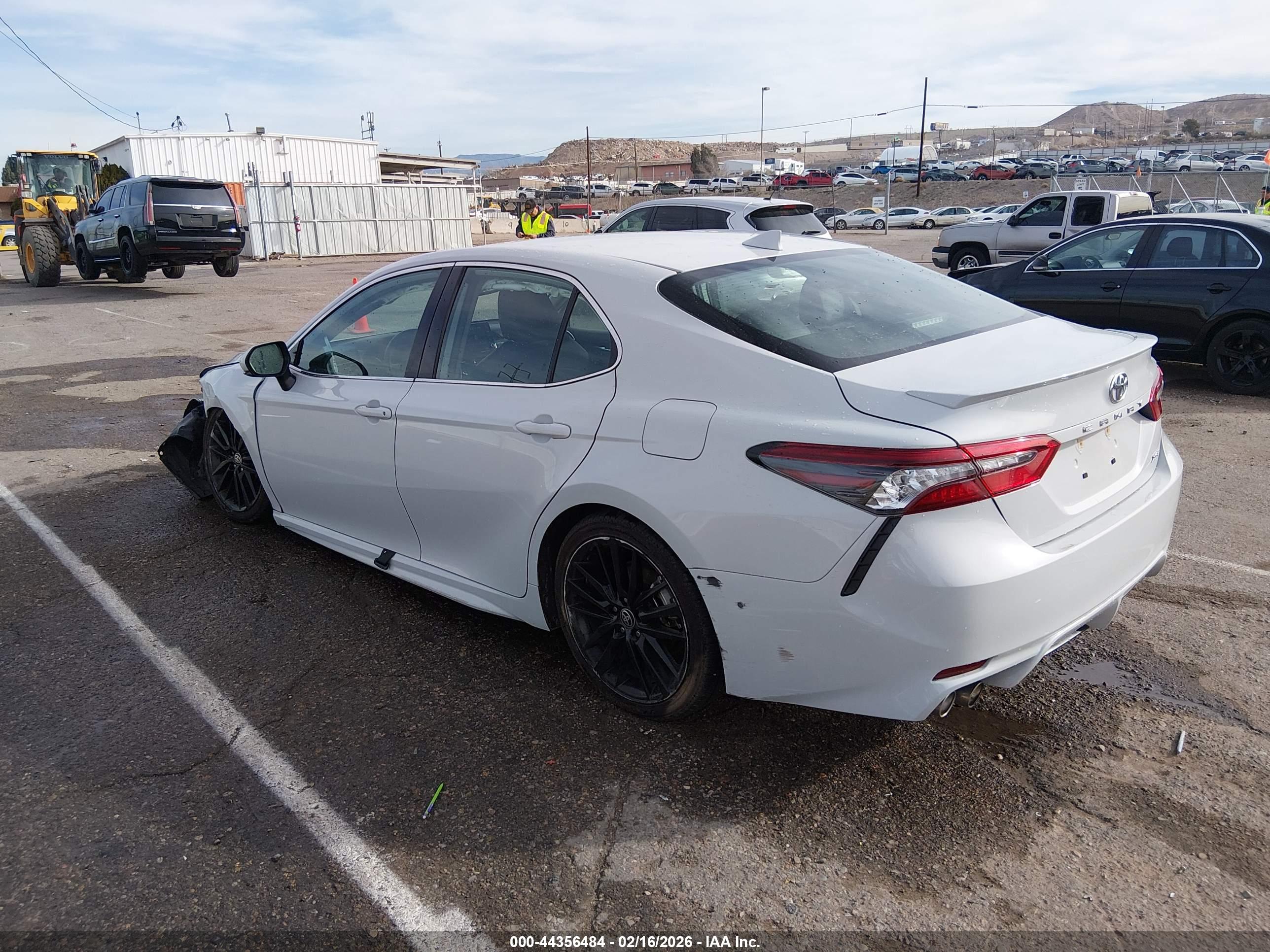 TOYOTA CAMRY image 3