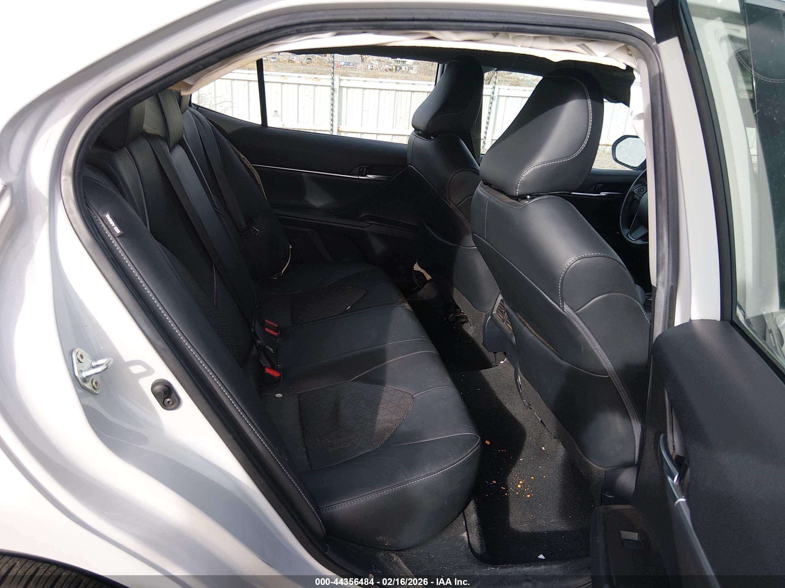 TOYOTA CAMRY image 8