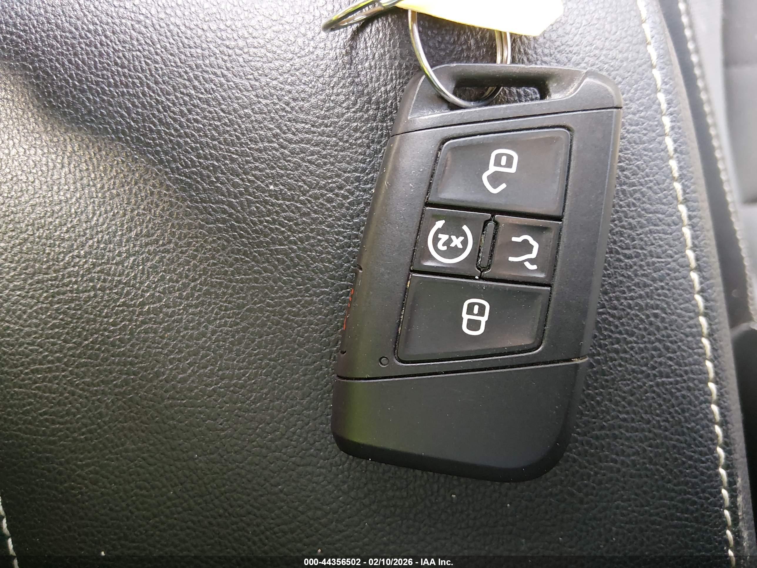 VOLKSWAGEN TAOS image 11