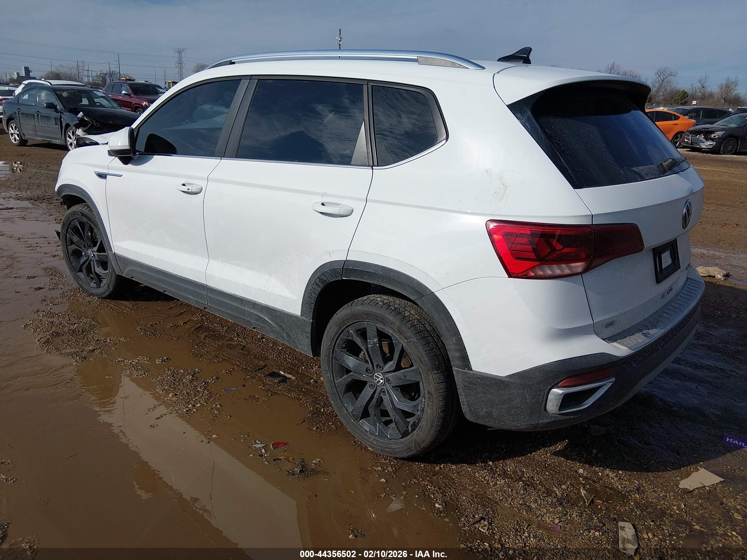 VOLKSWAGEN TAOS image 3