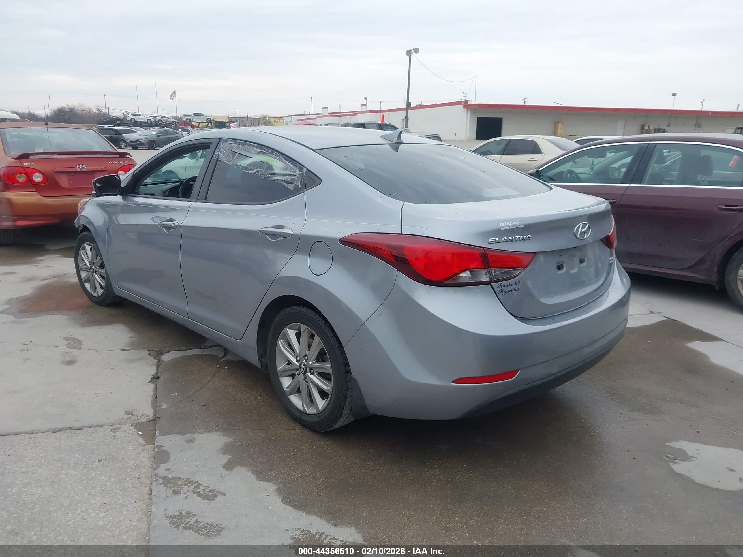 HYUNDAI ELANTRA image 3