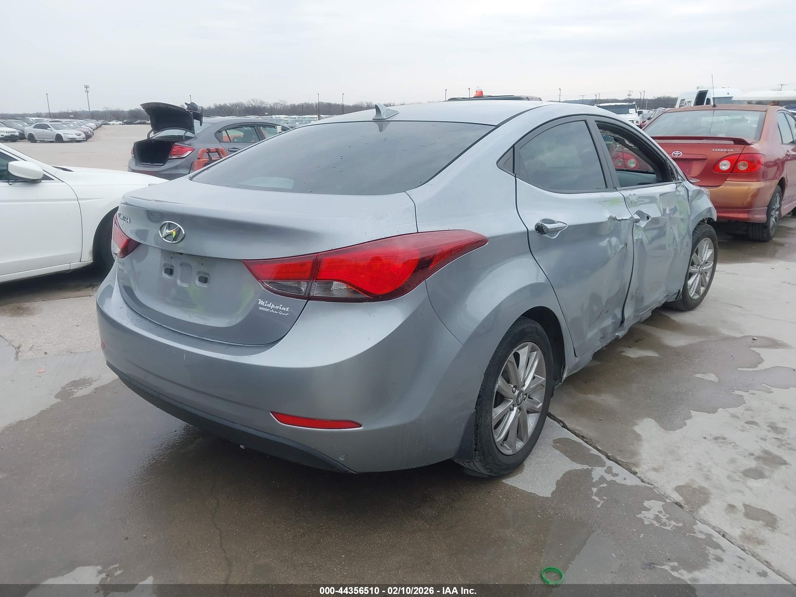 HYUNDAI ELANTRA image 4