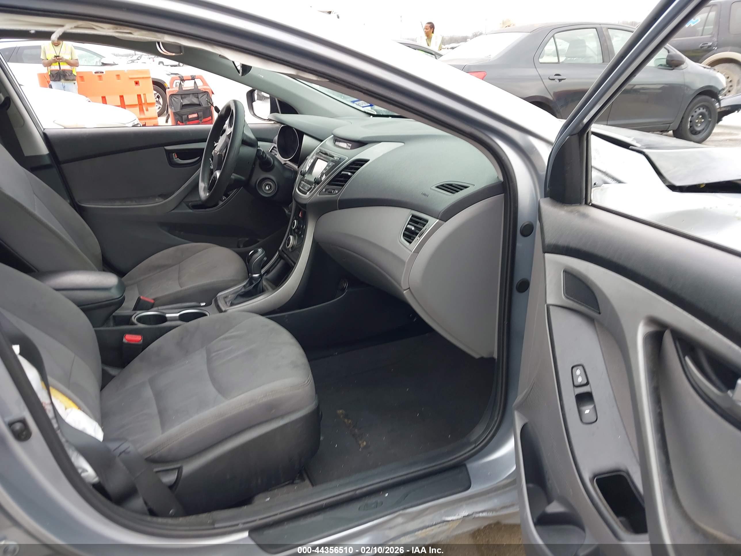 HYUNDAI ELANTRA image 5