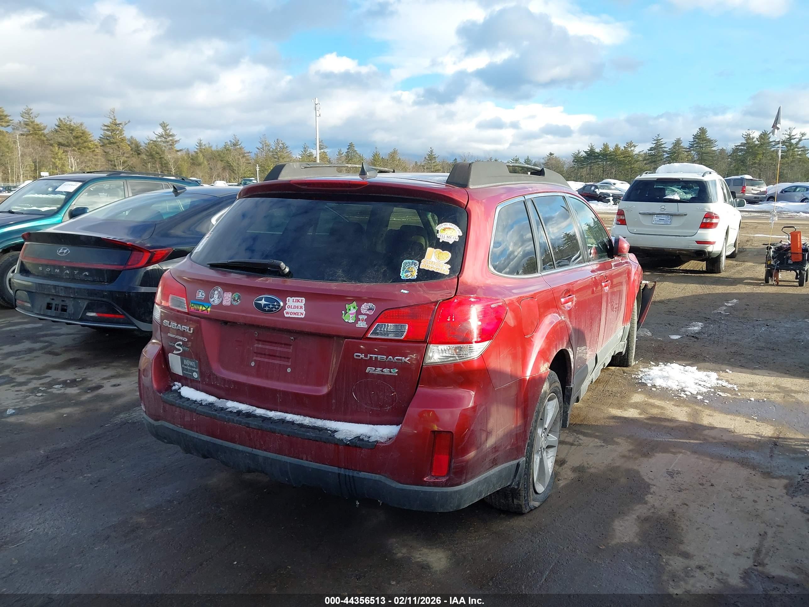 SUBARU OUTBACK image 4
