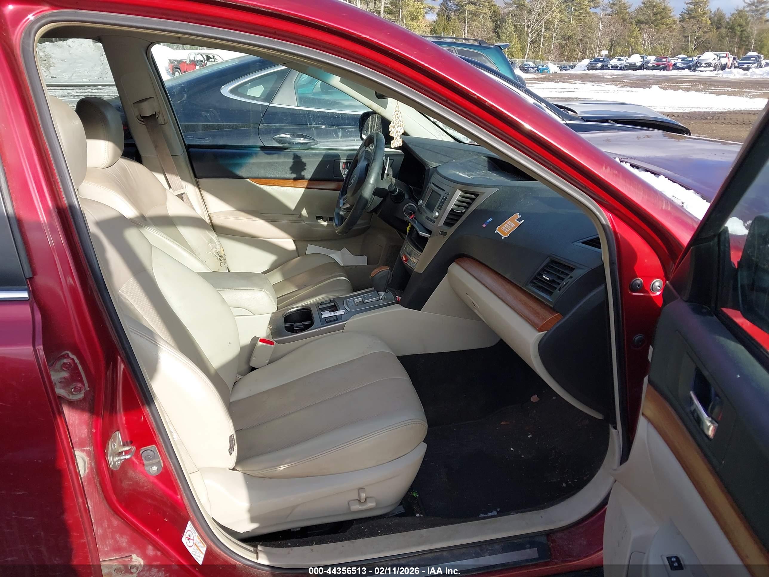 SUBARU OUTBACK image 5