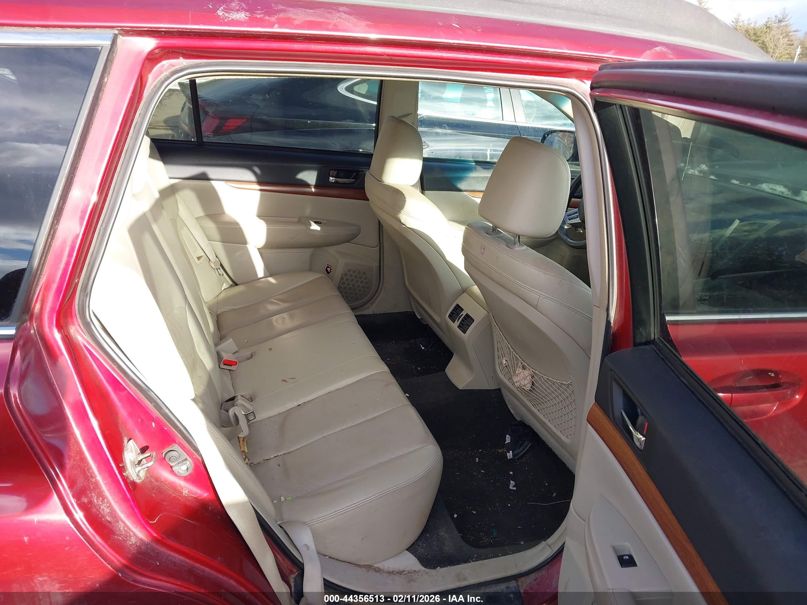 SUBARU OUTBACK image 8